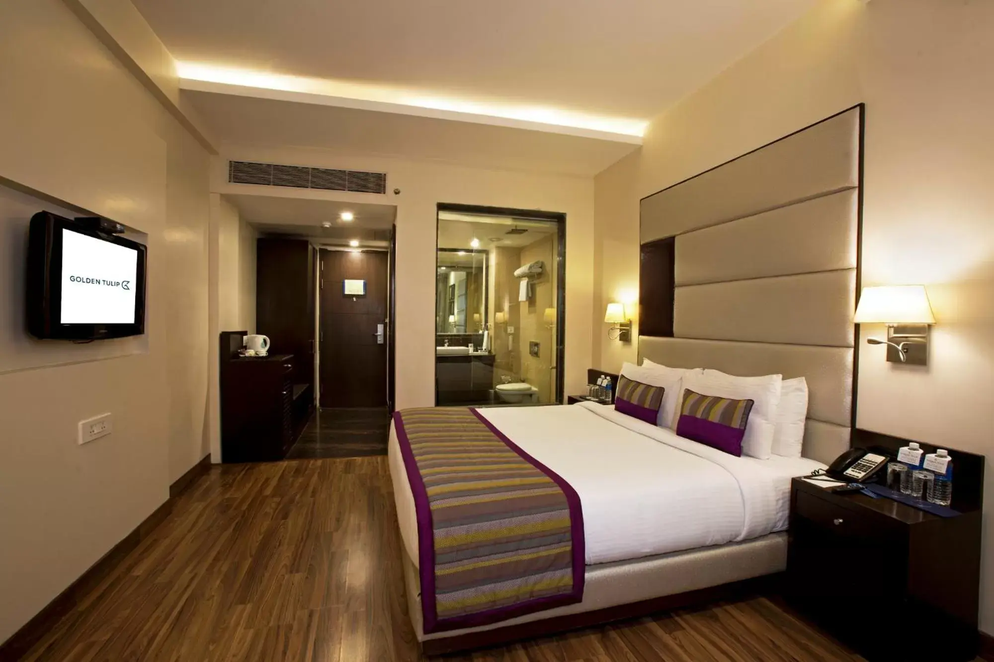 Photo of the whole room, Bed in Golden Tulip Chandigarh, Panchkula