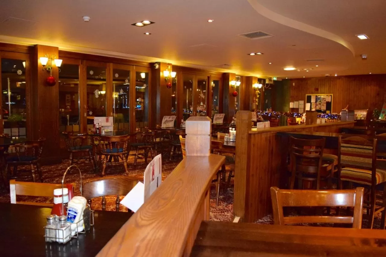 Restaurant/Places to Eat in The Golden Acorn Wetherspoon