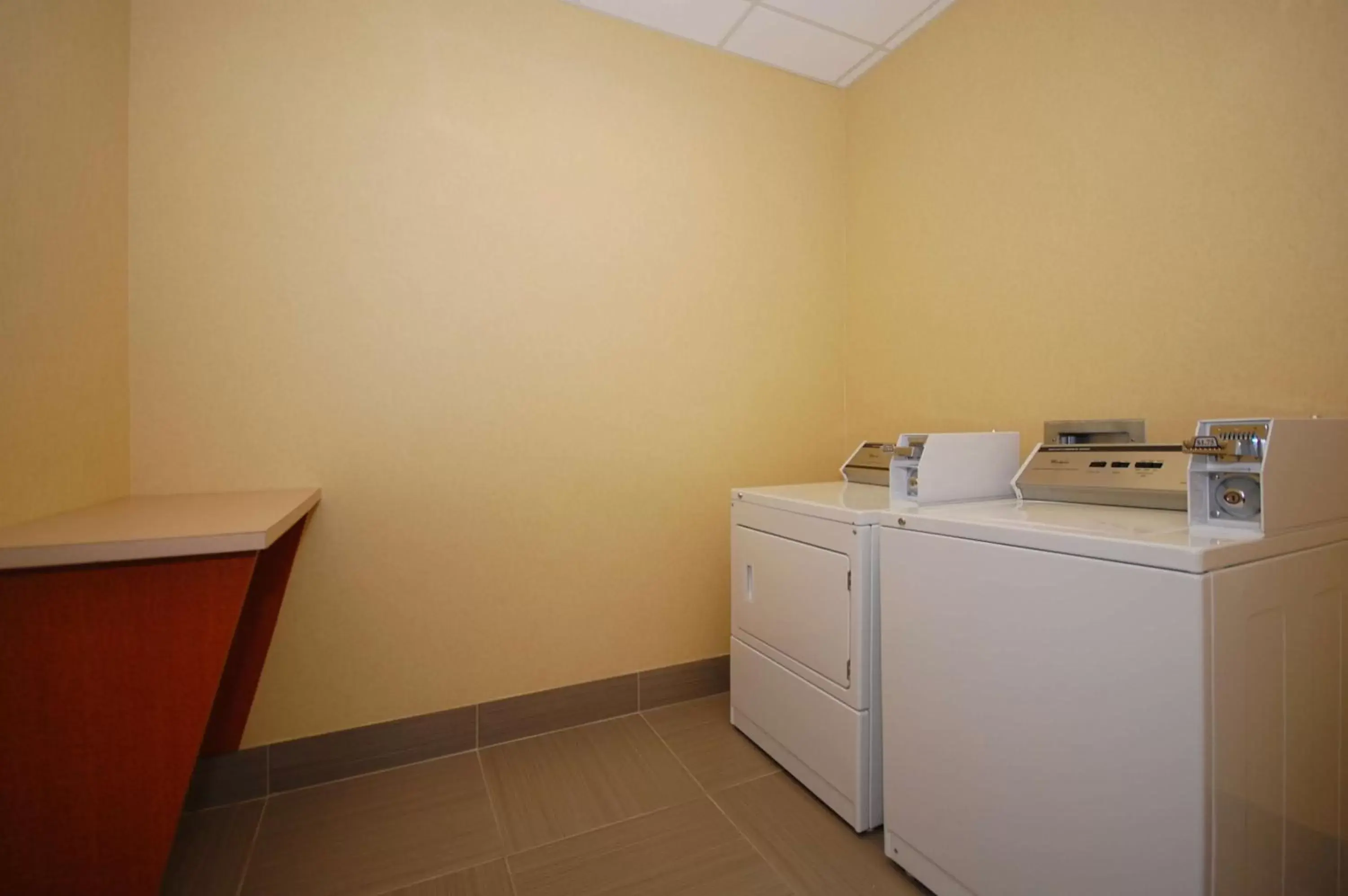 Property building, Kitchen/Kitchenette in Hampton Inn Jackson/Flowood - Airport Area MS