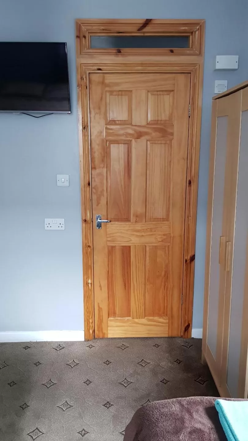 TV and multimedia in Hour Glass Hotel