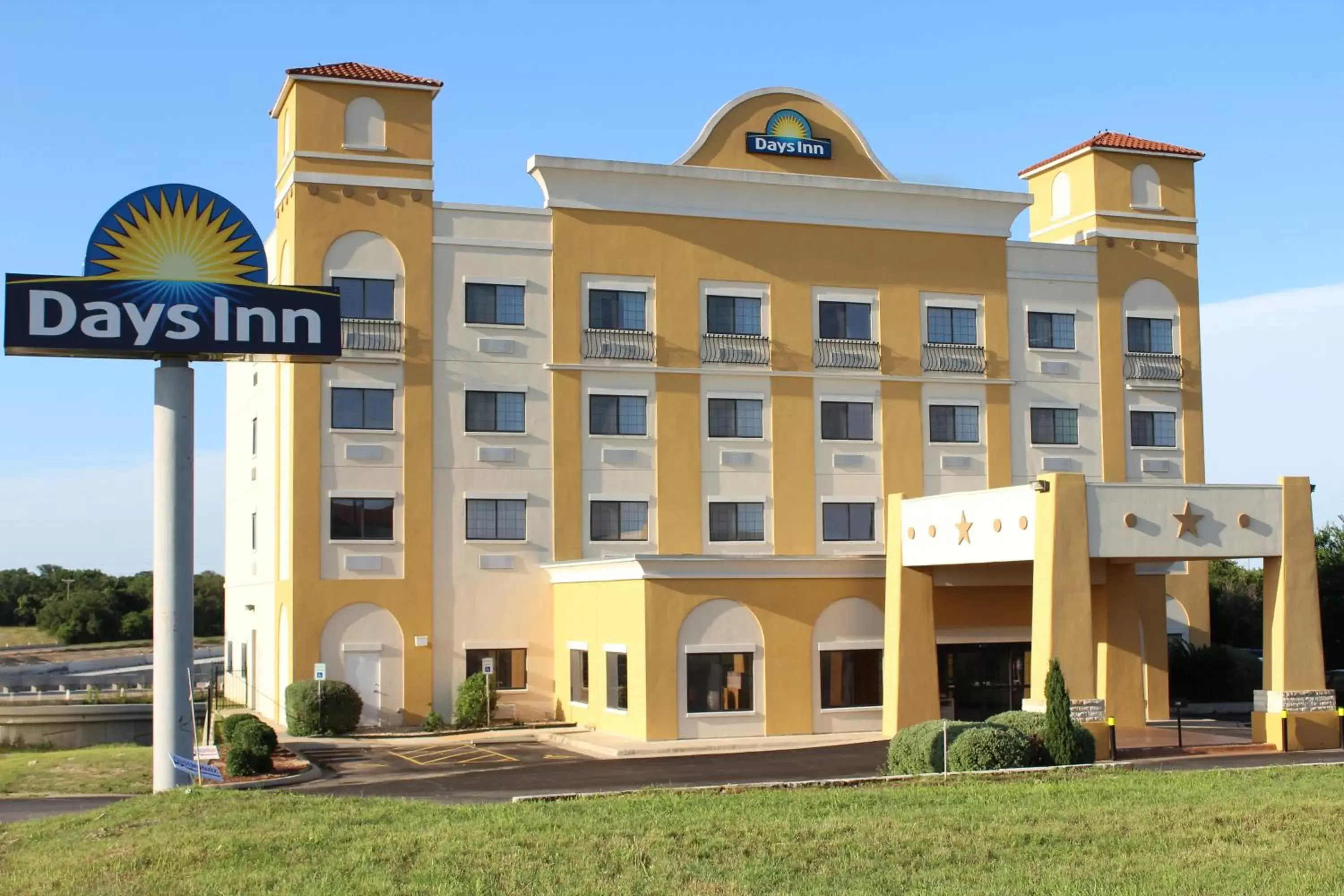 Facade/entrance, Property Building in Days Inn by Wyndham Salado