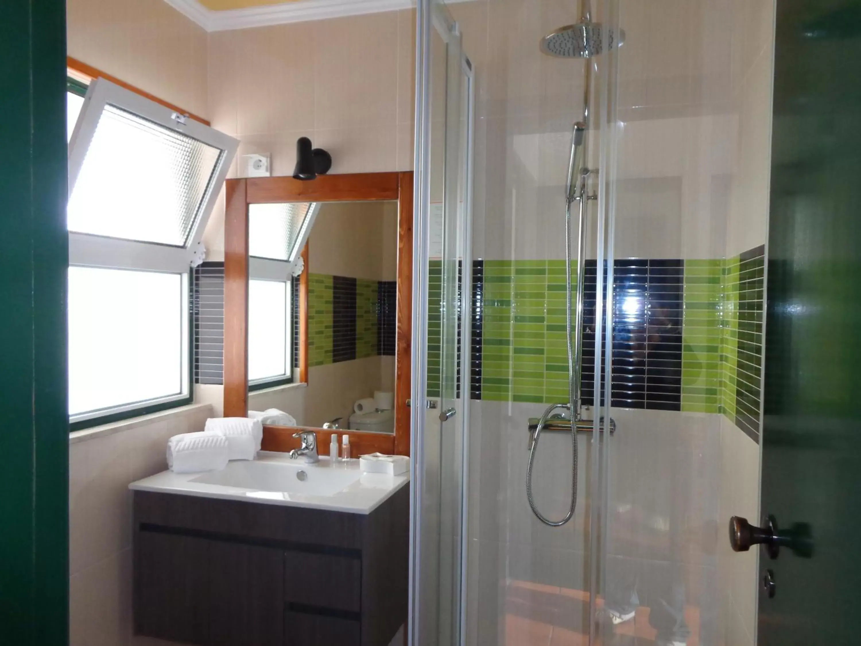 Shower, Bathroom in Rosa dos Ventos