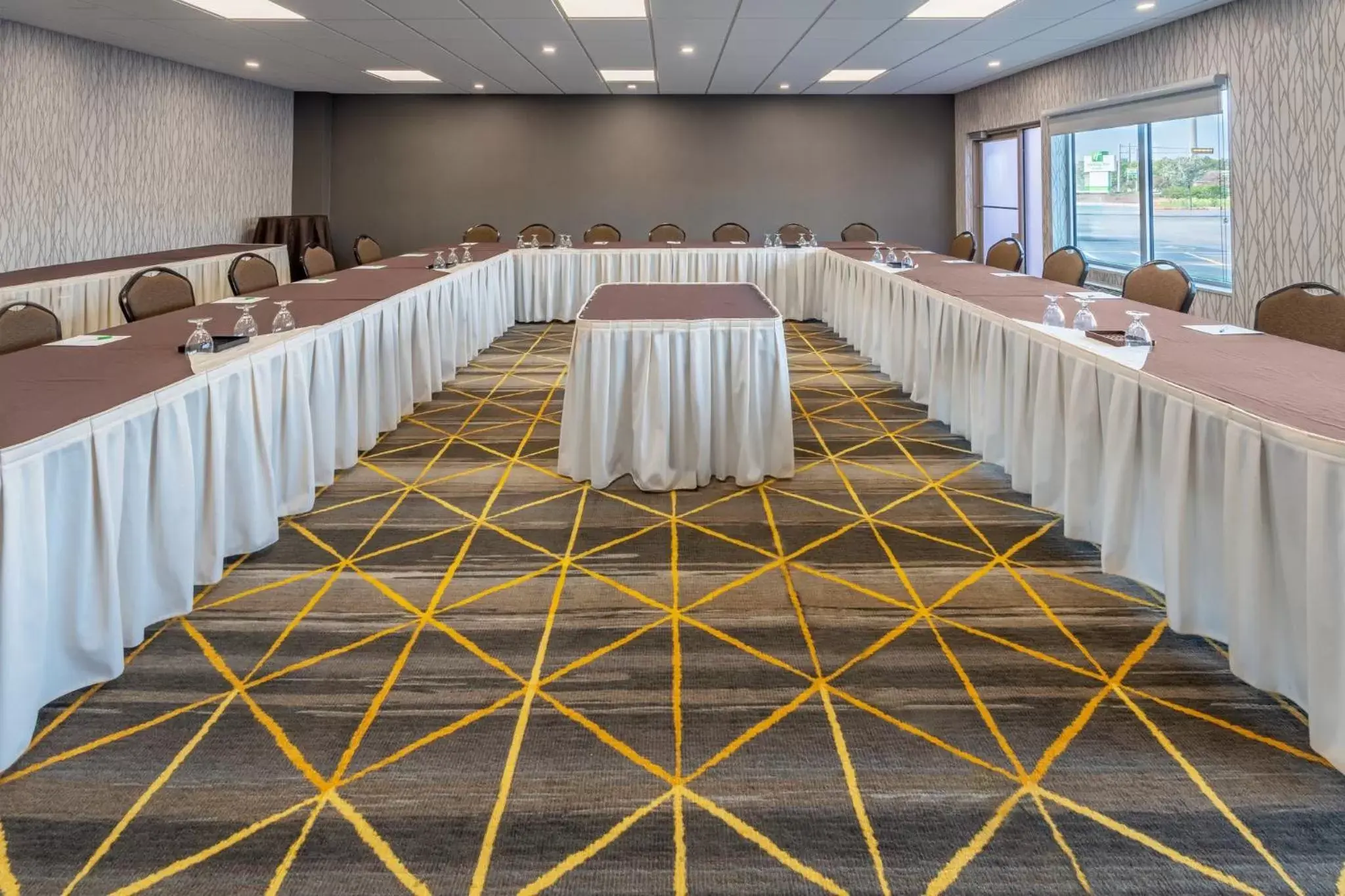 Meeting/conference room in Holiday Inn Hotel & Suites Wausau-Rothschild, an IHG Hotel