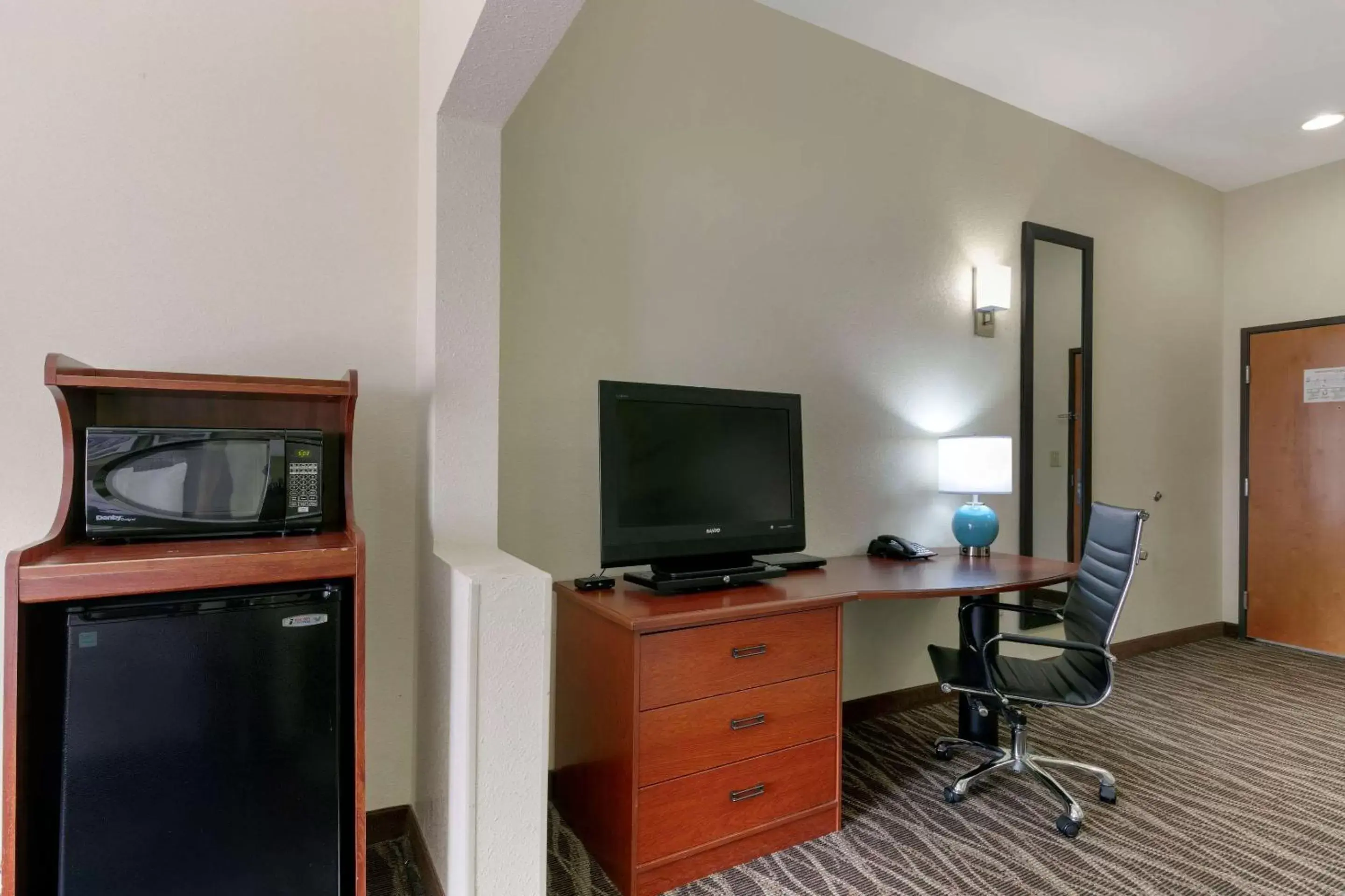 Photo of the whole room, TV/Entertainment Center in Sleep Inn & Suites Montgomery East I-85