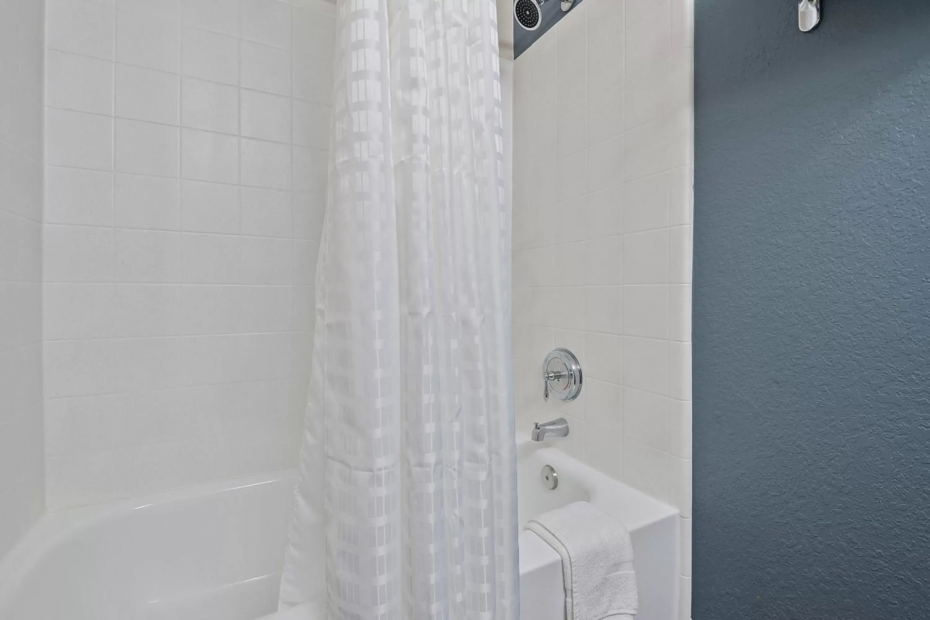 Bathroom in Extended Stay America Suites - Miami - Airport - Blue Lagoon