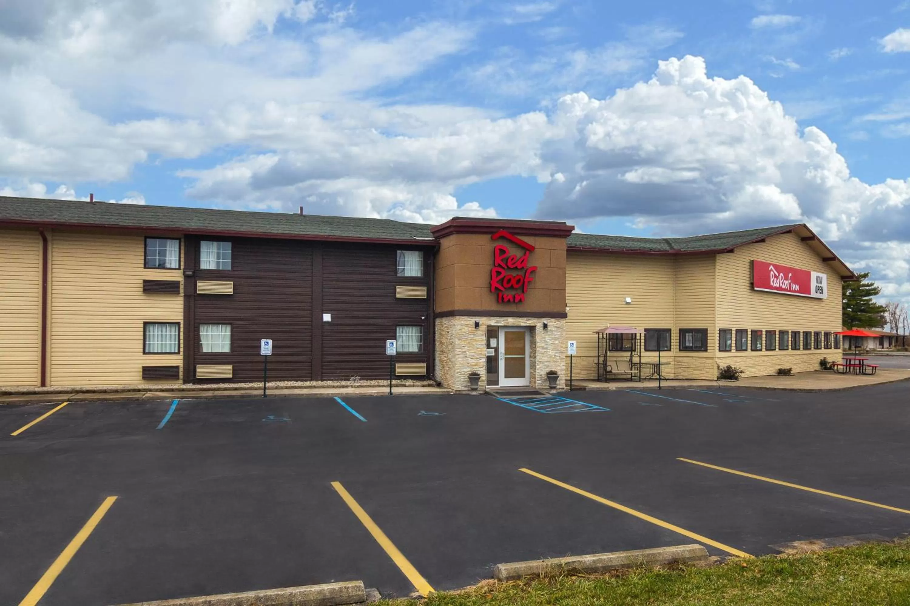 Property building in Red Roof Inn Perrysburg