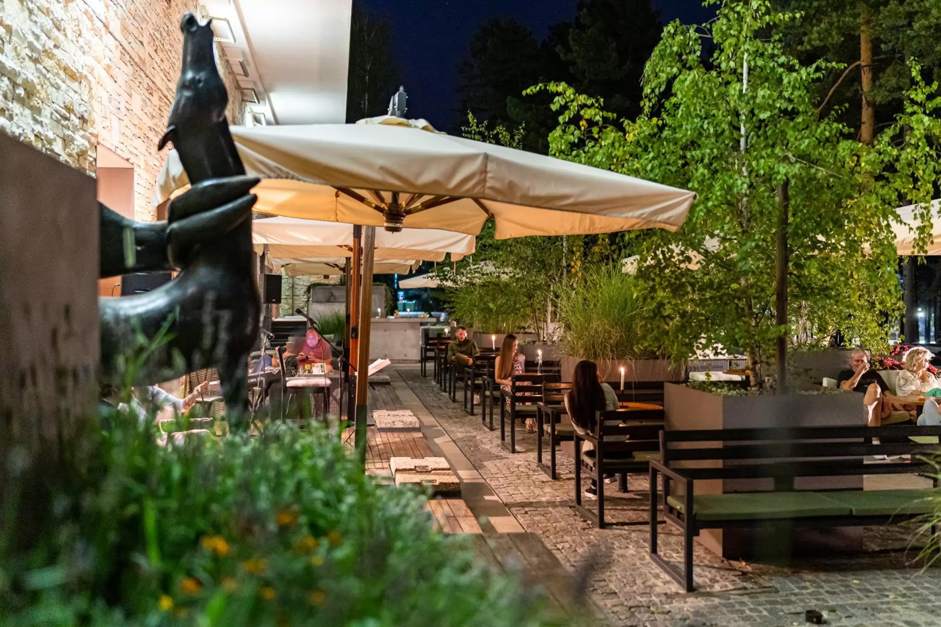 Spring, Restaurant/Places to Eat in Hotel Palisad