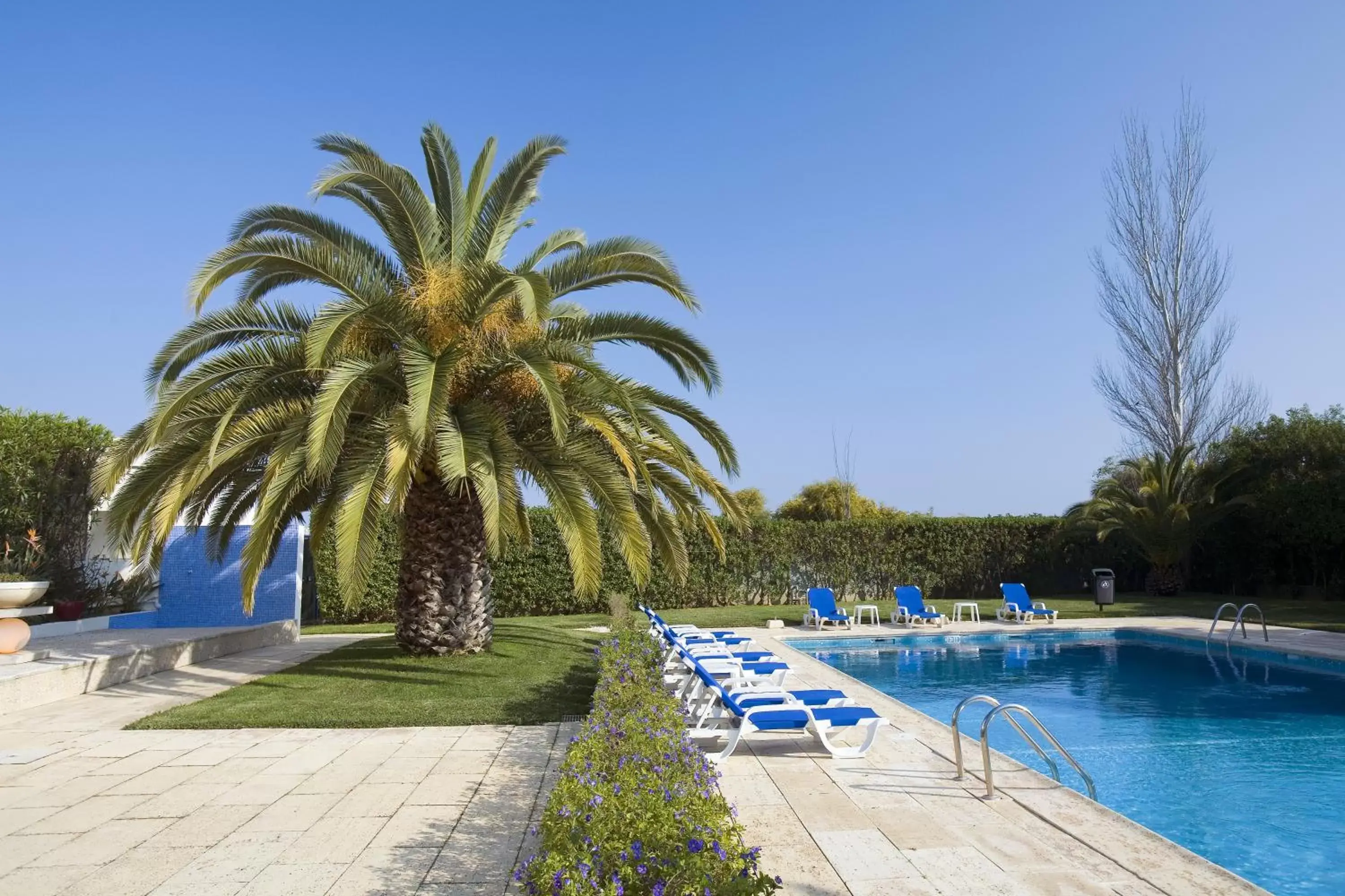 Swimming Pool in Hotel ibis Faro Algarve