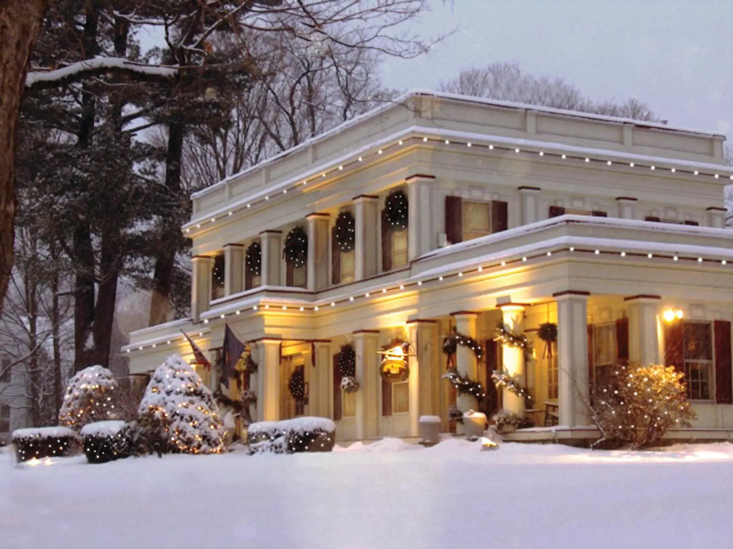 Facade/entrance, Winter in Arlington Inn & Spa