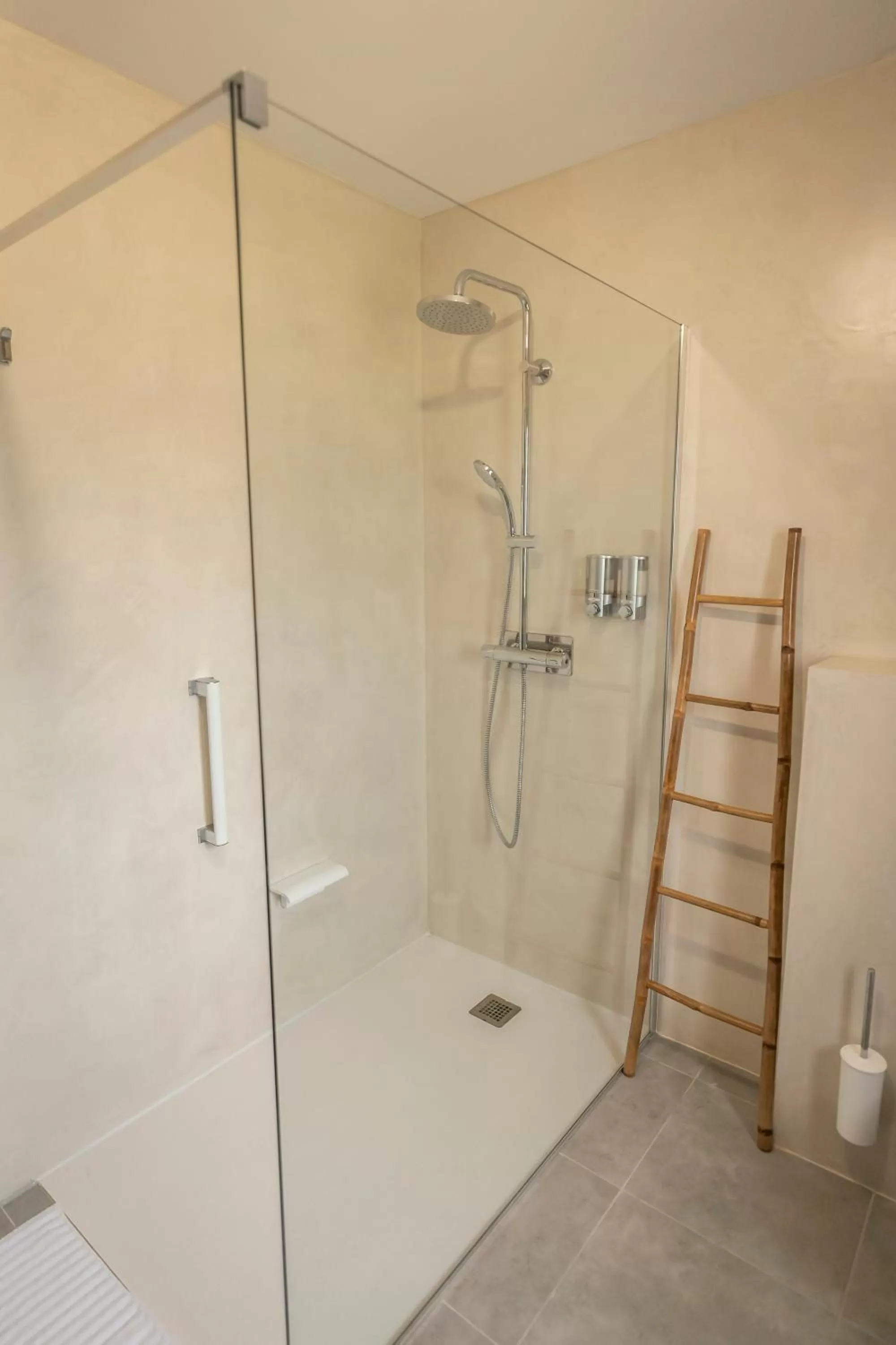 Shower in hôtel résidence a torra