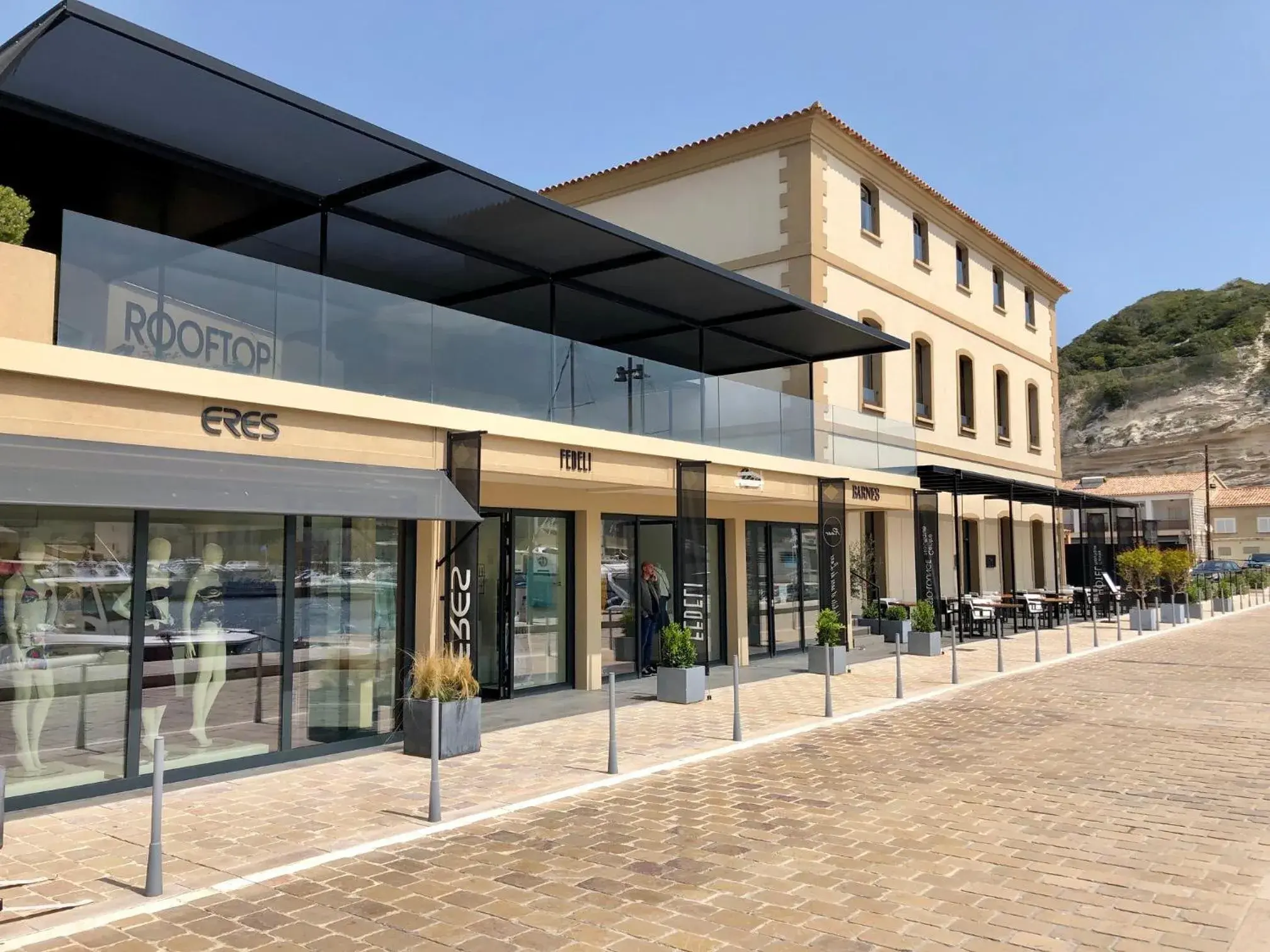 On-site shops, Property Building in Hotel Centre Nautique