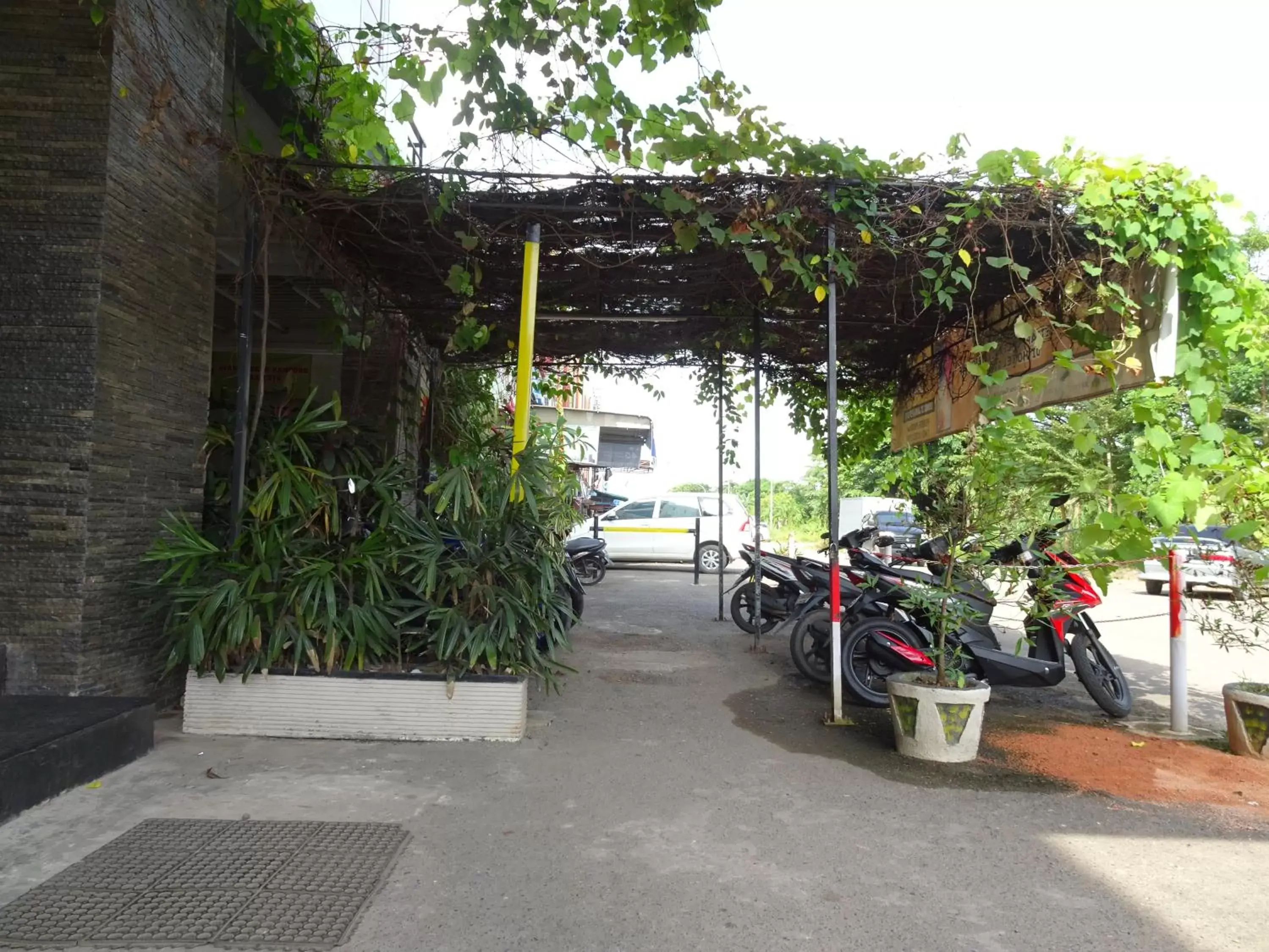 Parking in OS Hotel Batu Aji Batam