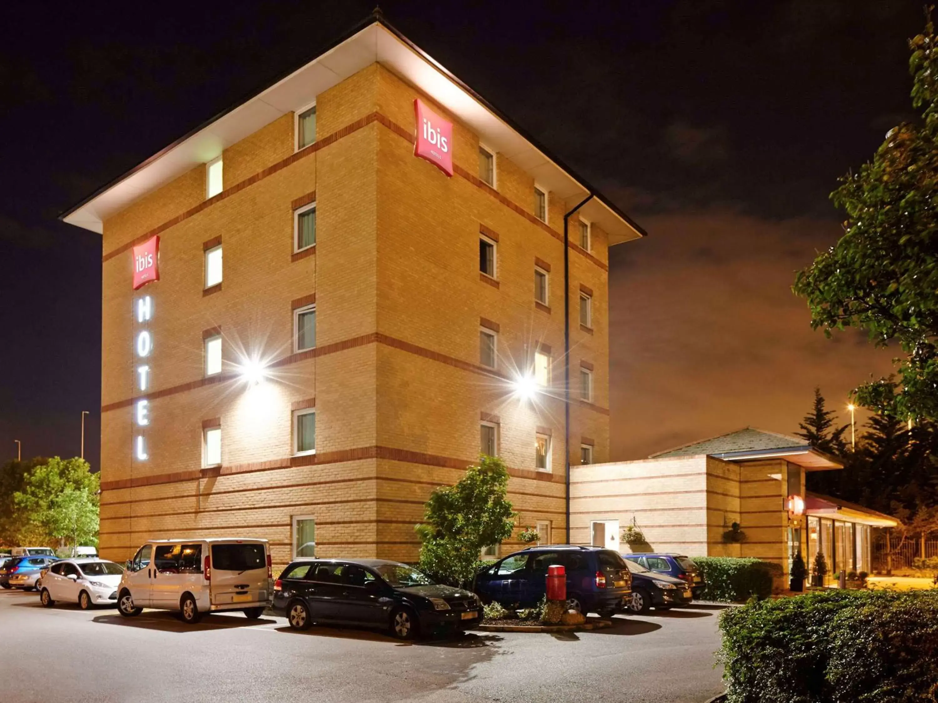 Property Building in ibis London Thurrock M25