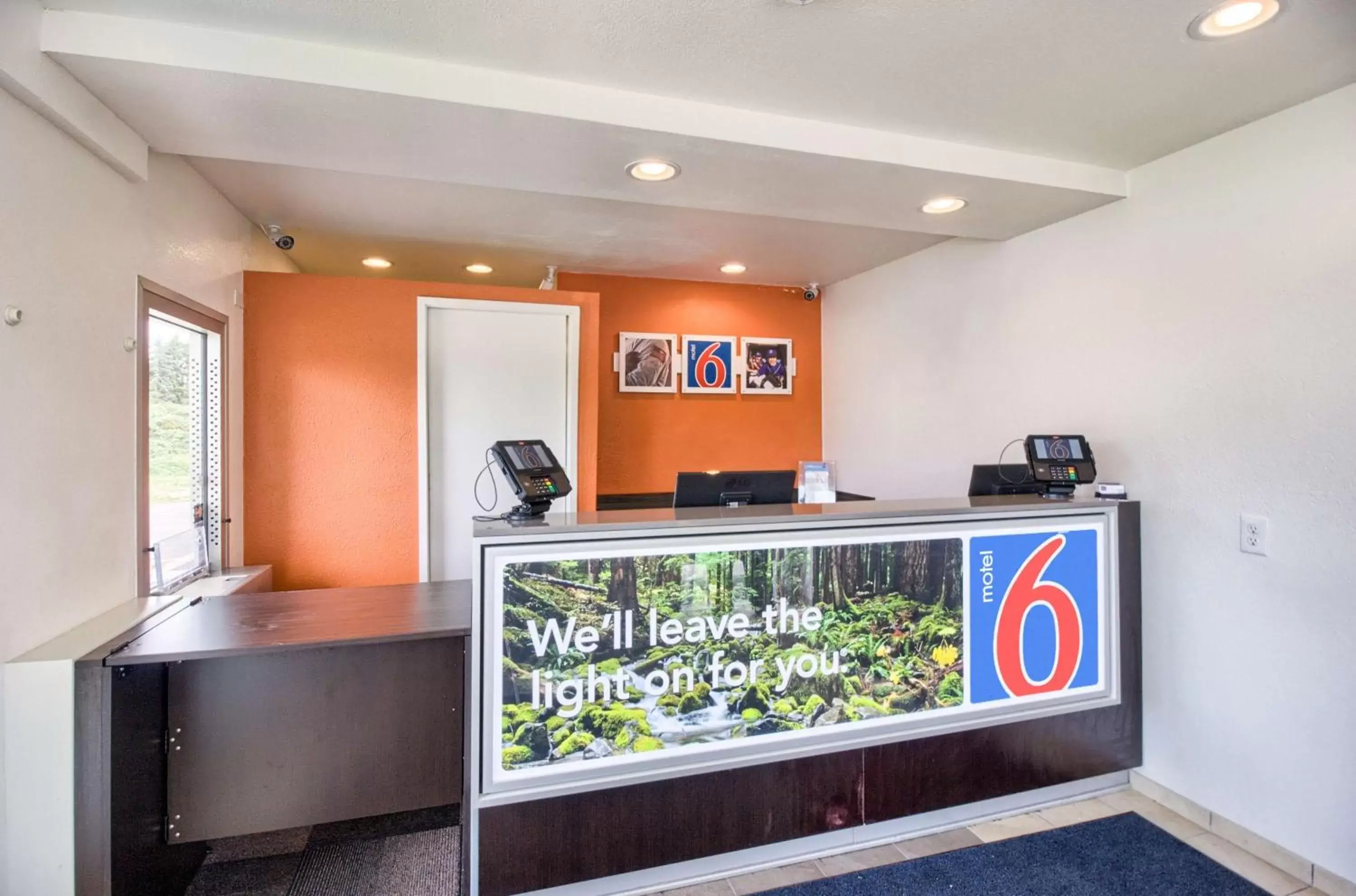 Property logo or sign, Lobby/Reception in Motel 6-Everett, WA - South