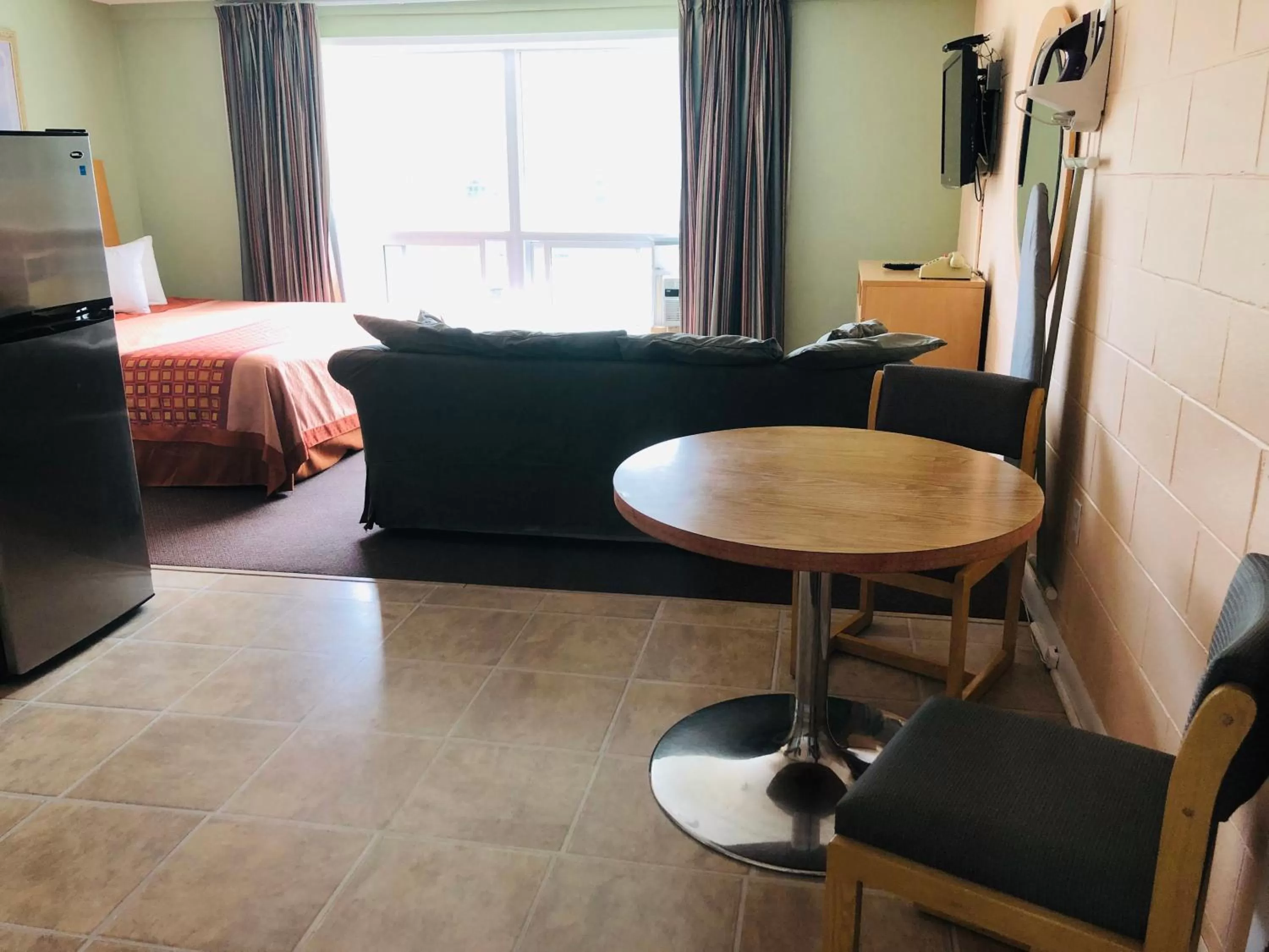 Perth Plaza Inn & Suites