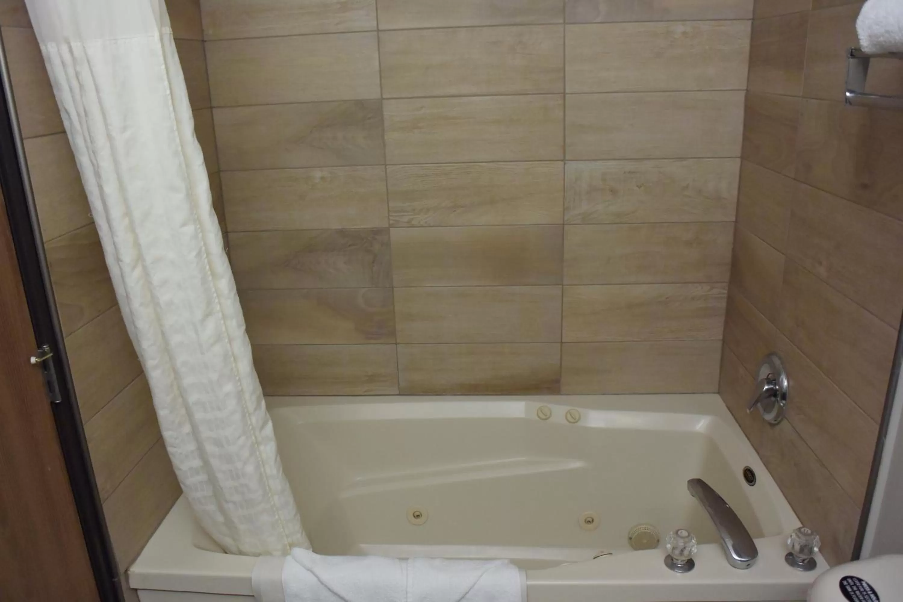 Bathroom in Best Western Newberg Inn