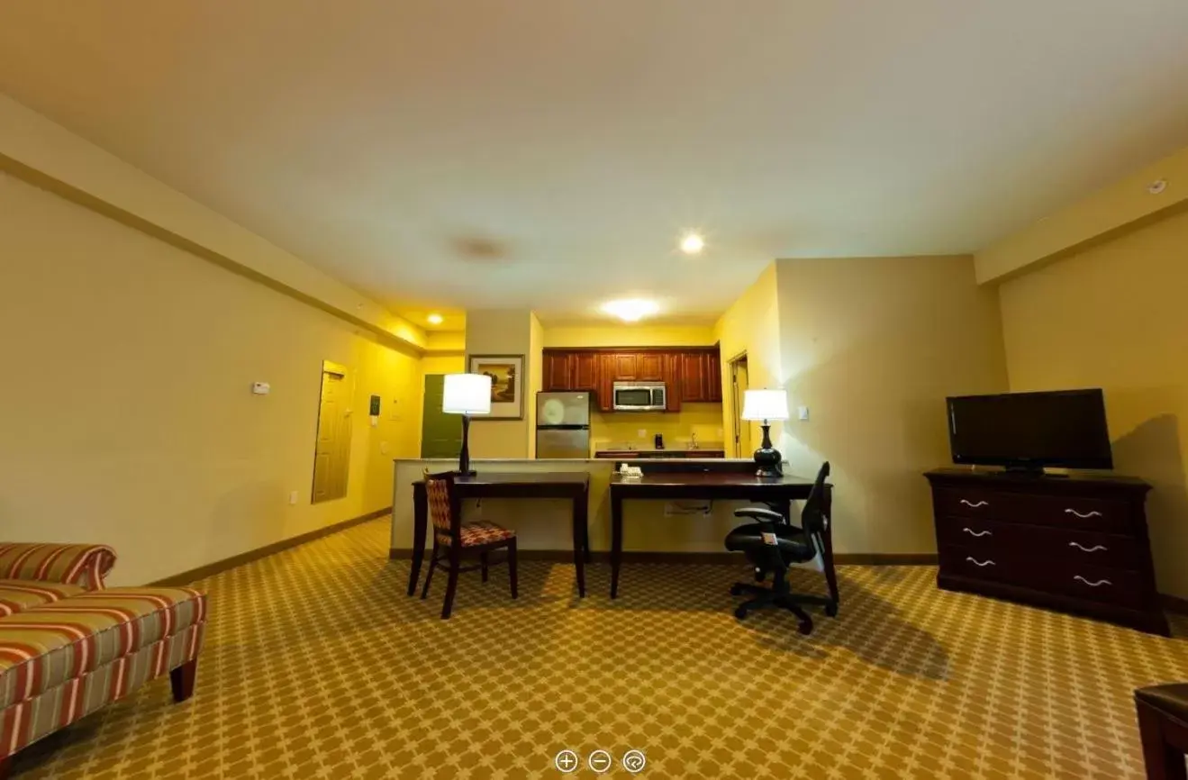 Living room in Country Inn & Suites by Radisson, Absecon (Atlantic City) Galloway, NJ