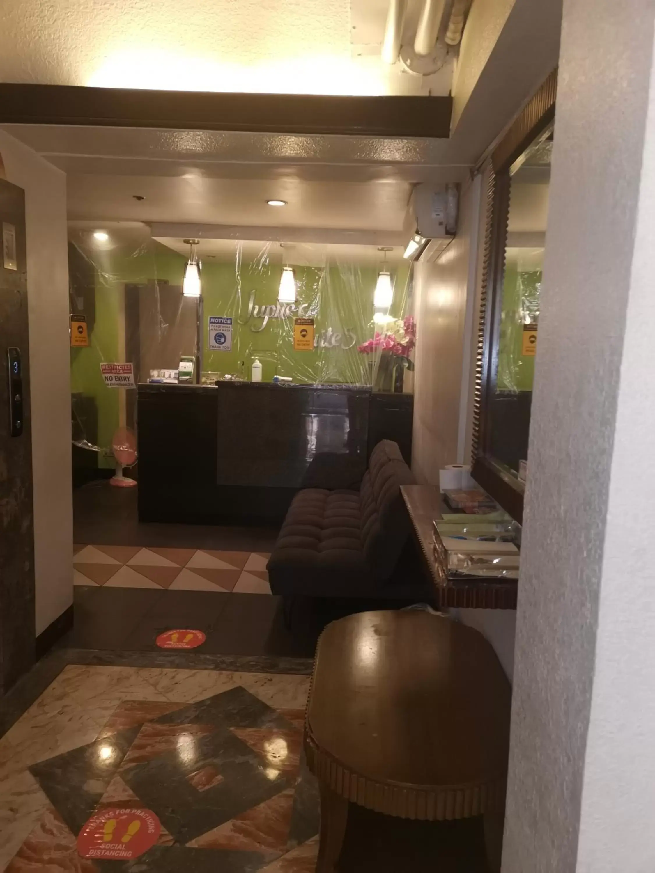 Facade/entrance, Lobby/Reception in Jupiter Suites