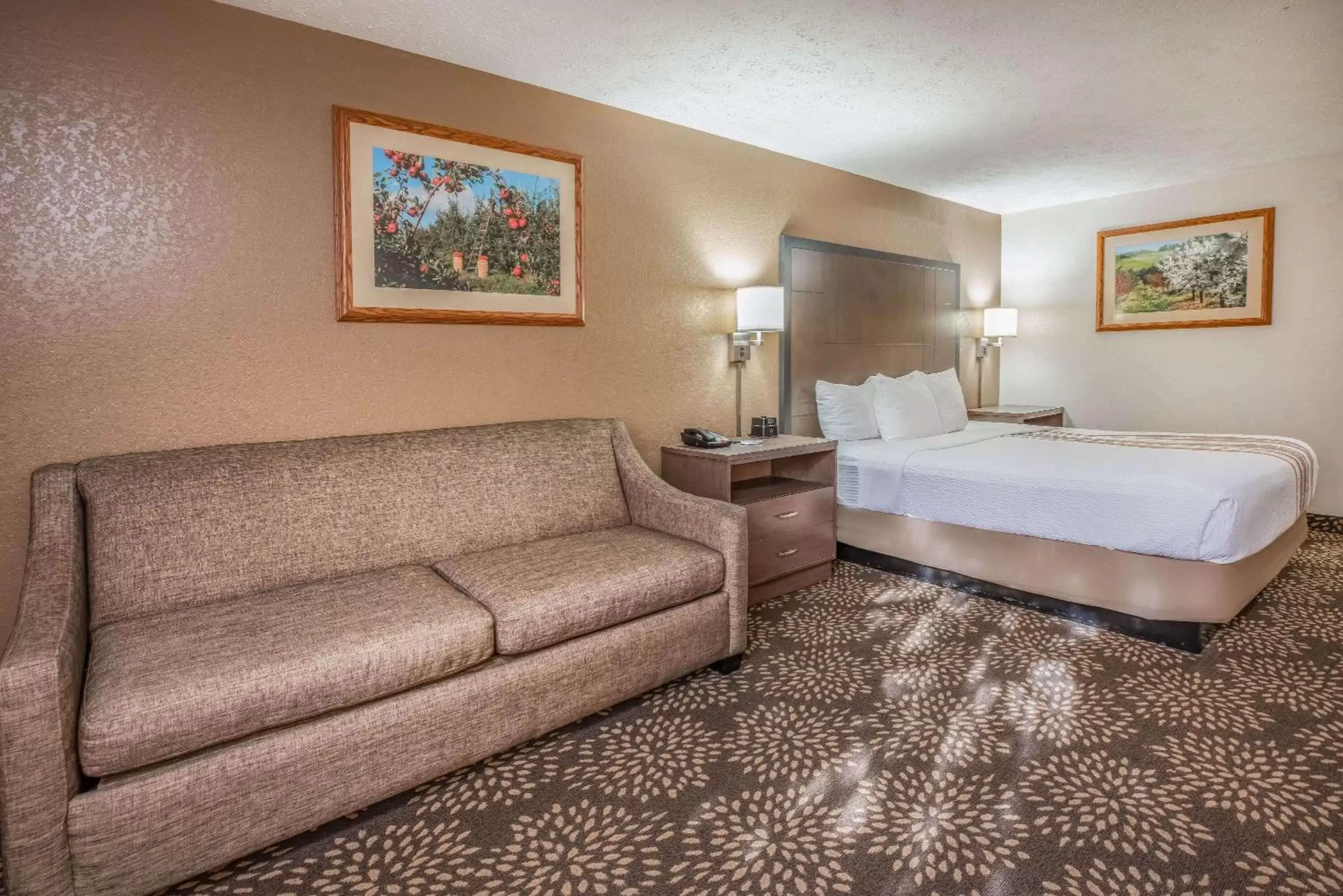 Photo of the whole room, Bed in La Quinta by Wyndham Wenatchee