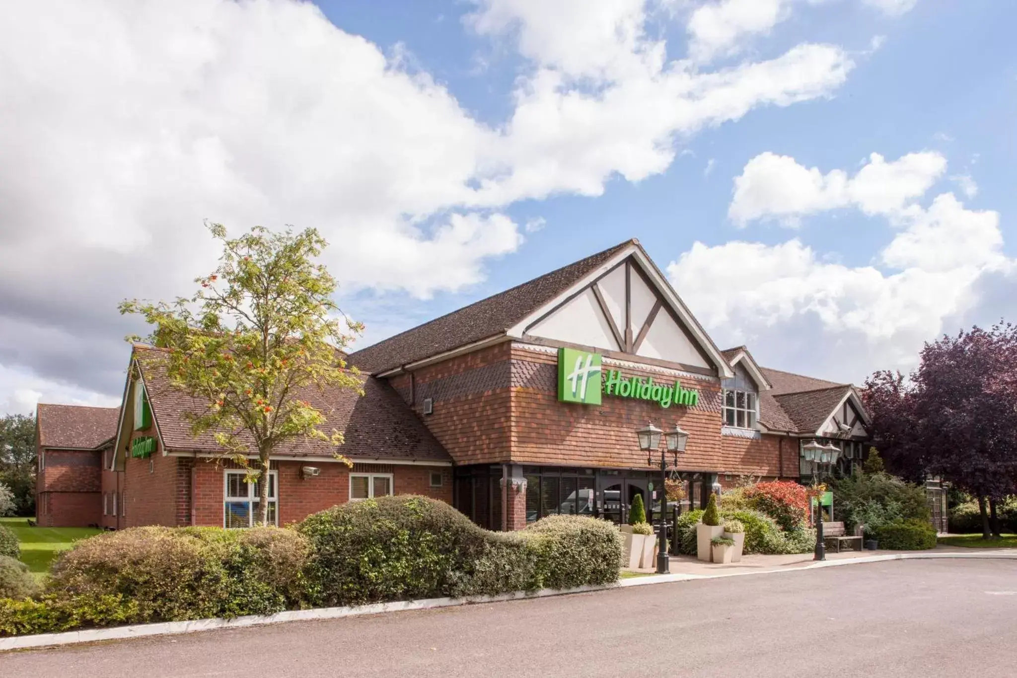 Property building in Holiday Inn Reading West by IHG Property building in Holiday Inn Reading West by IHG