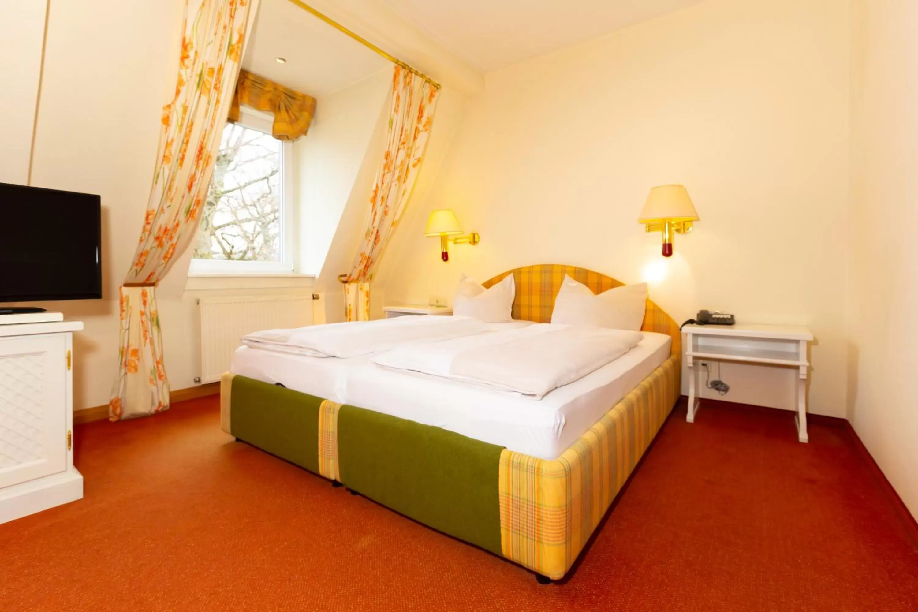 Bed in Parkhotel Traunstein