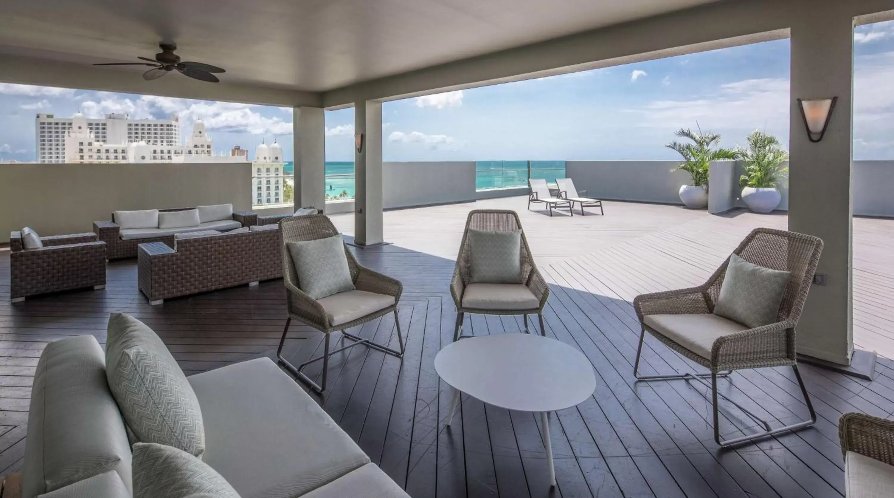 Living room, Seating Area in Hilton Aruba Caribbean Resort & Casino