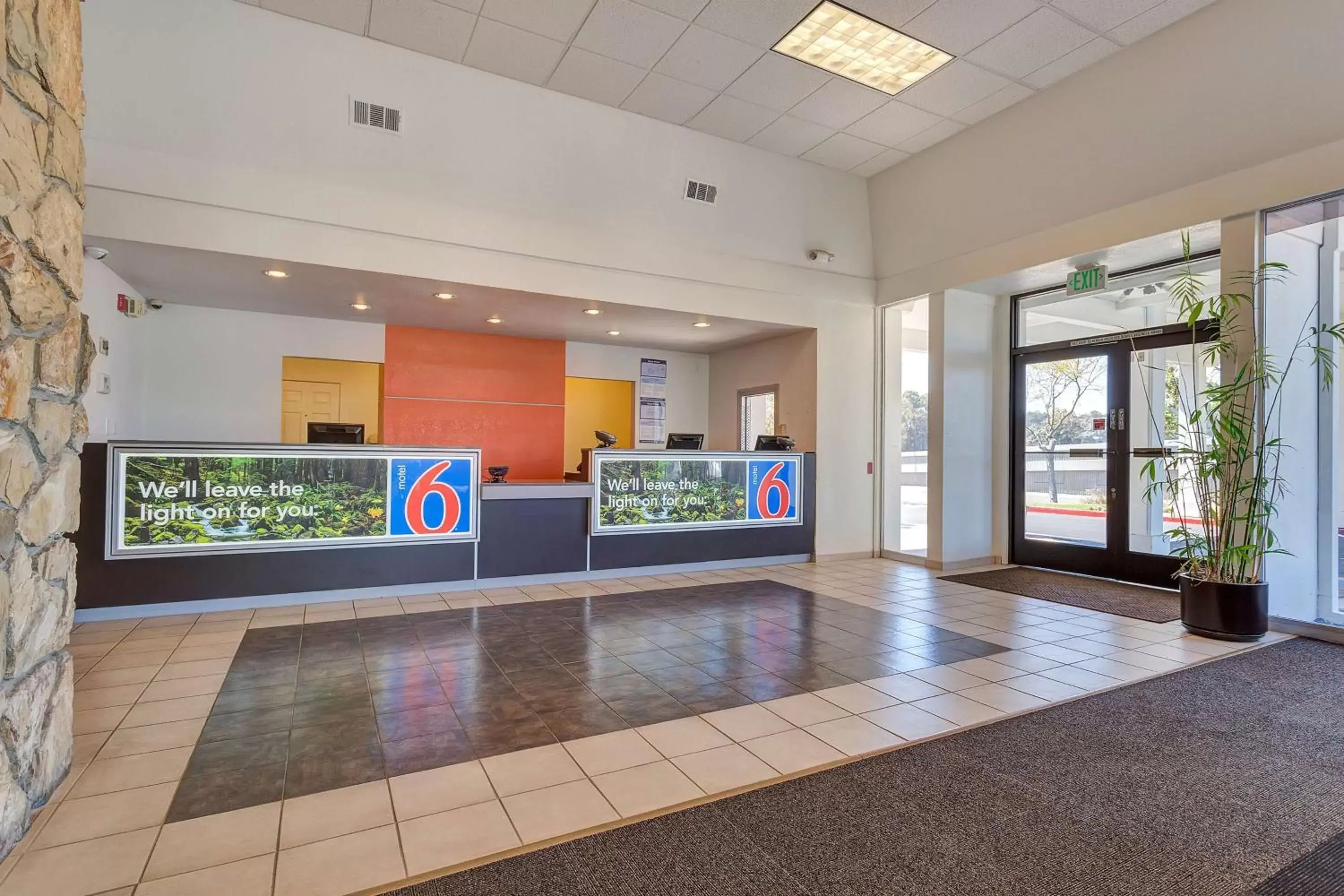 Day, Lobby/Reception in Motel 6-Belmont, CA - San Francisco - Redwood City