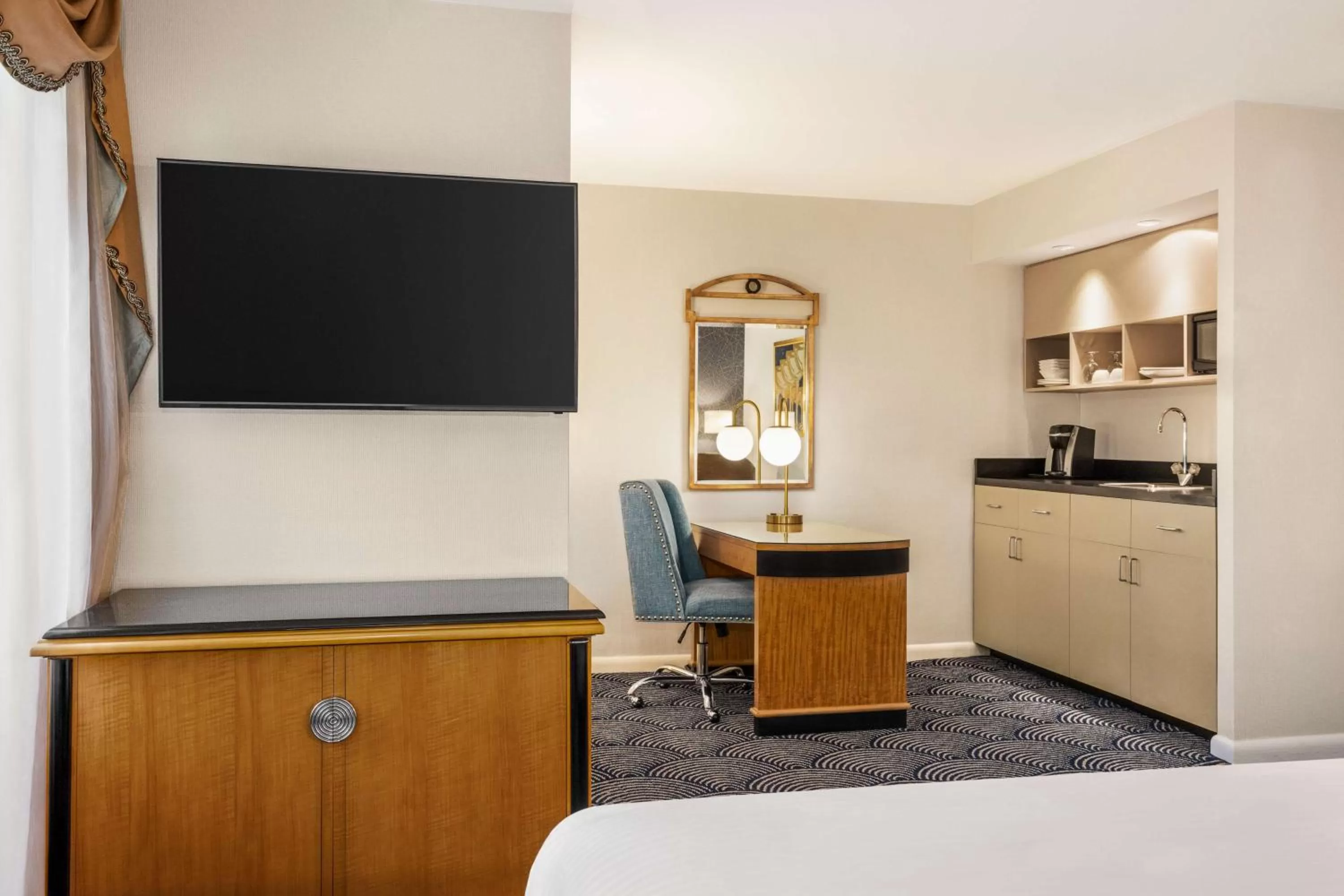 Bedroom in Inn at Great Neck