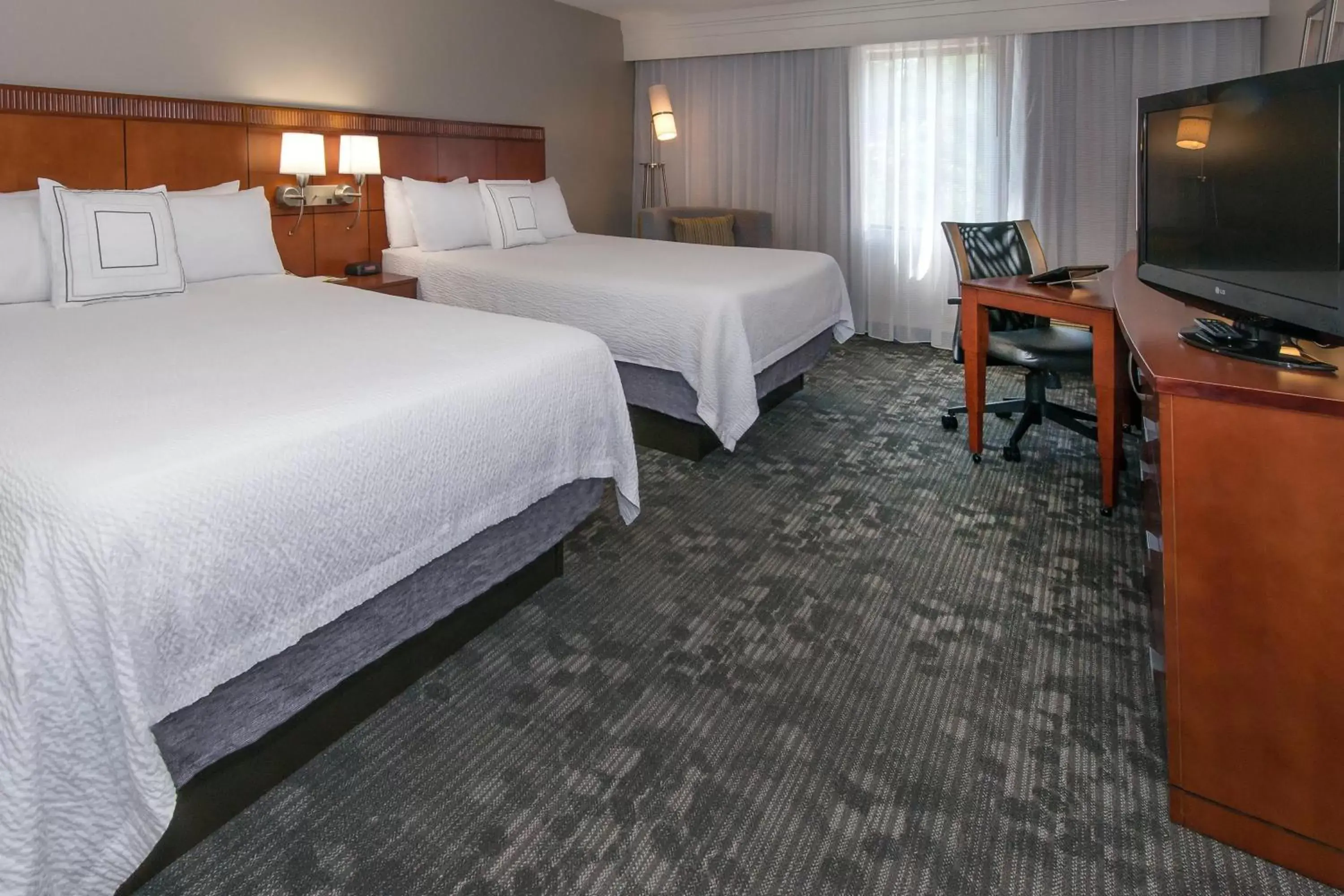 Photo of the whole room, Bed in Courtyard by Marriott Albany