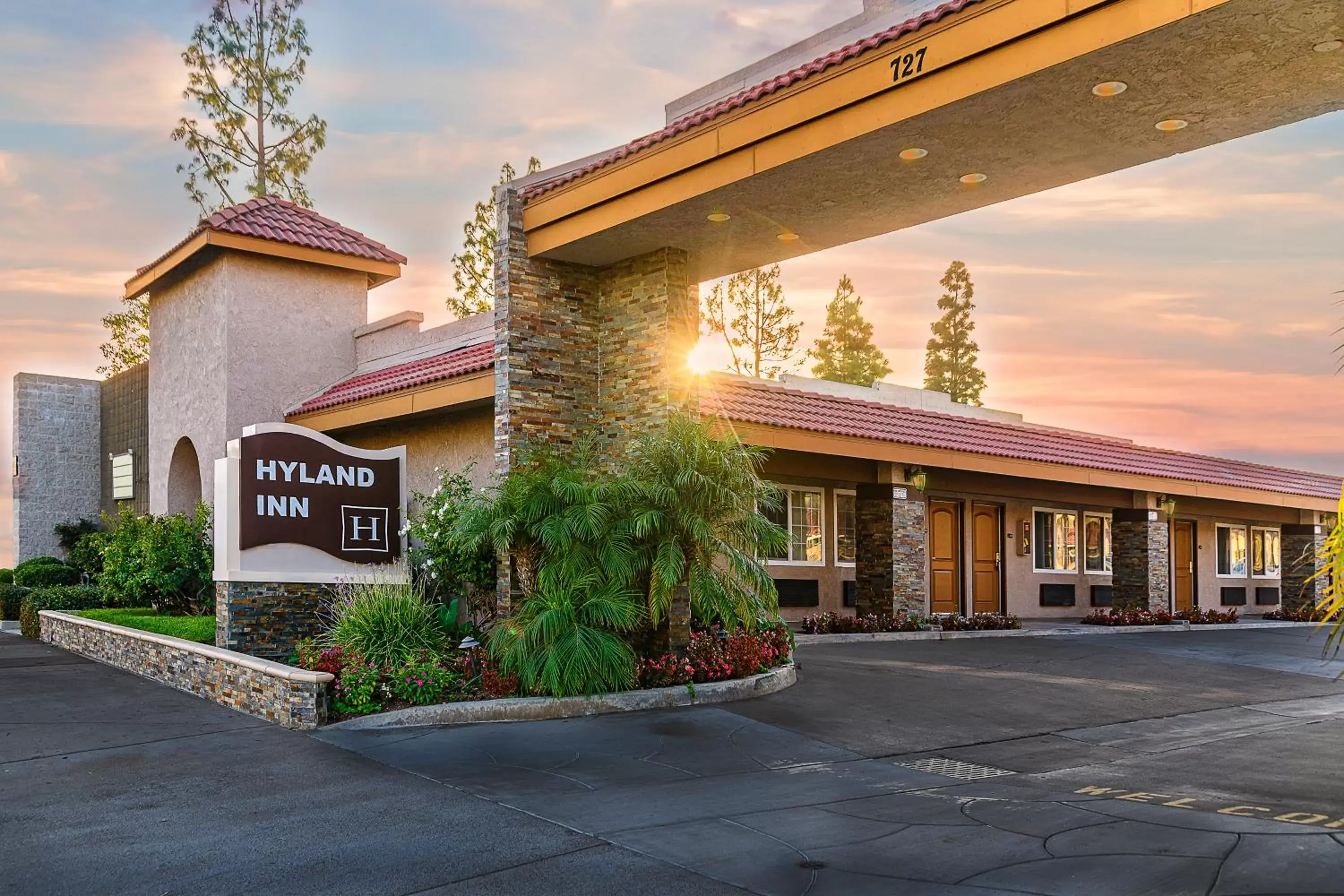 Facade/entrance, Property Building in Hyland Motel Brea