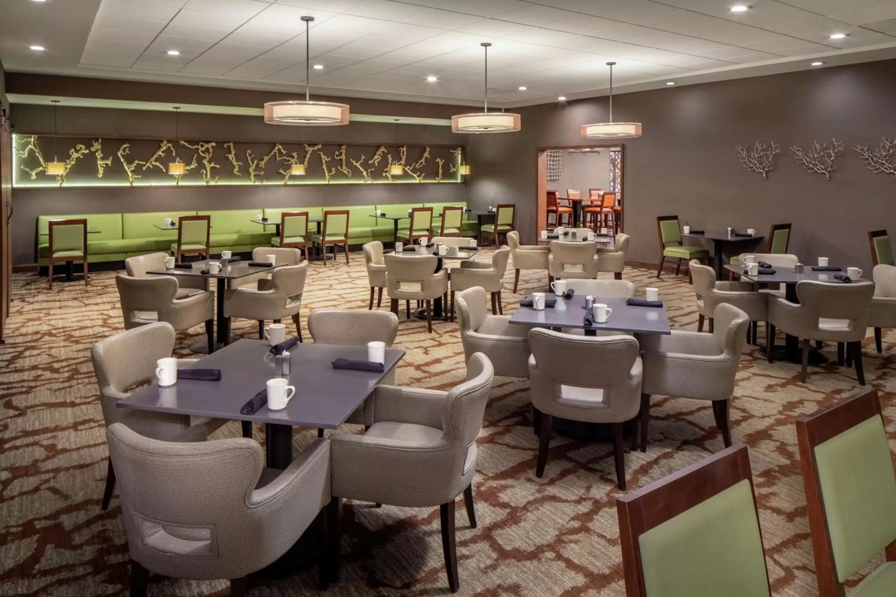 Restaurant/Places to Eat in DoubleTree by Hilton Cleveland – Westlake