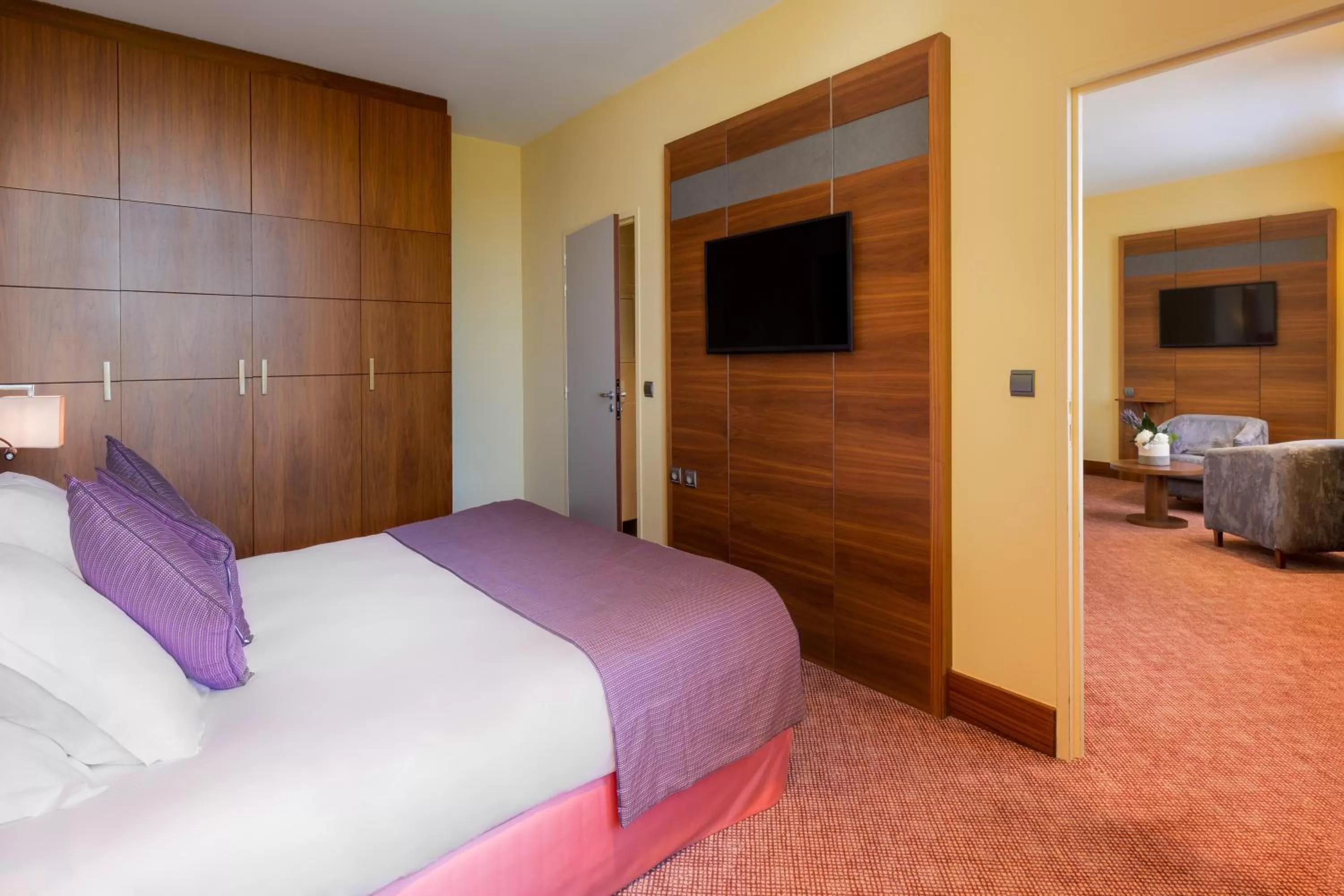 Photo of the whole room, Bed in Abbaye des Capucins Spa & Resort