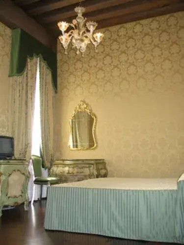 Single Room in Hotel Belle Epoque