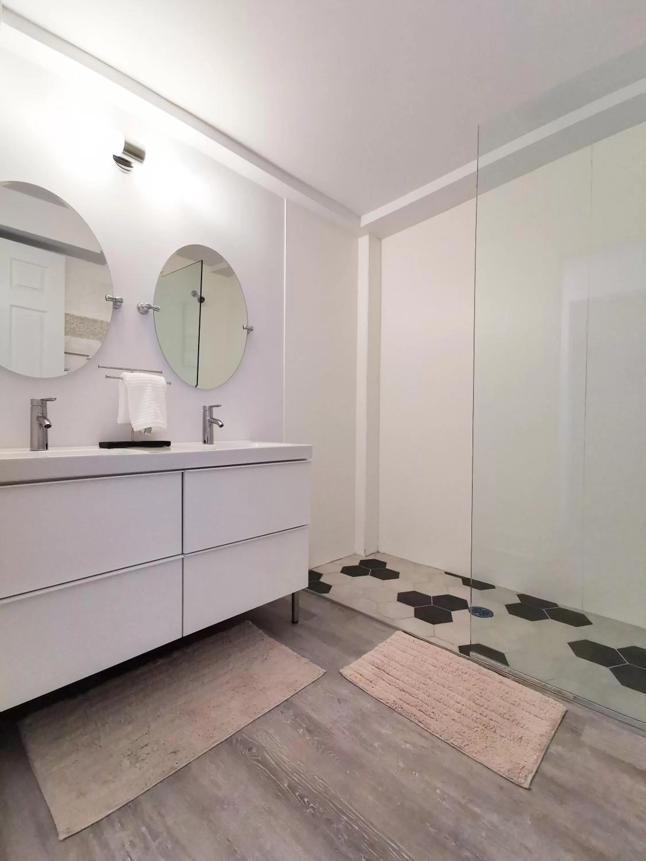 Bathroom in Cameo Hotel and Suites