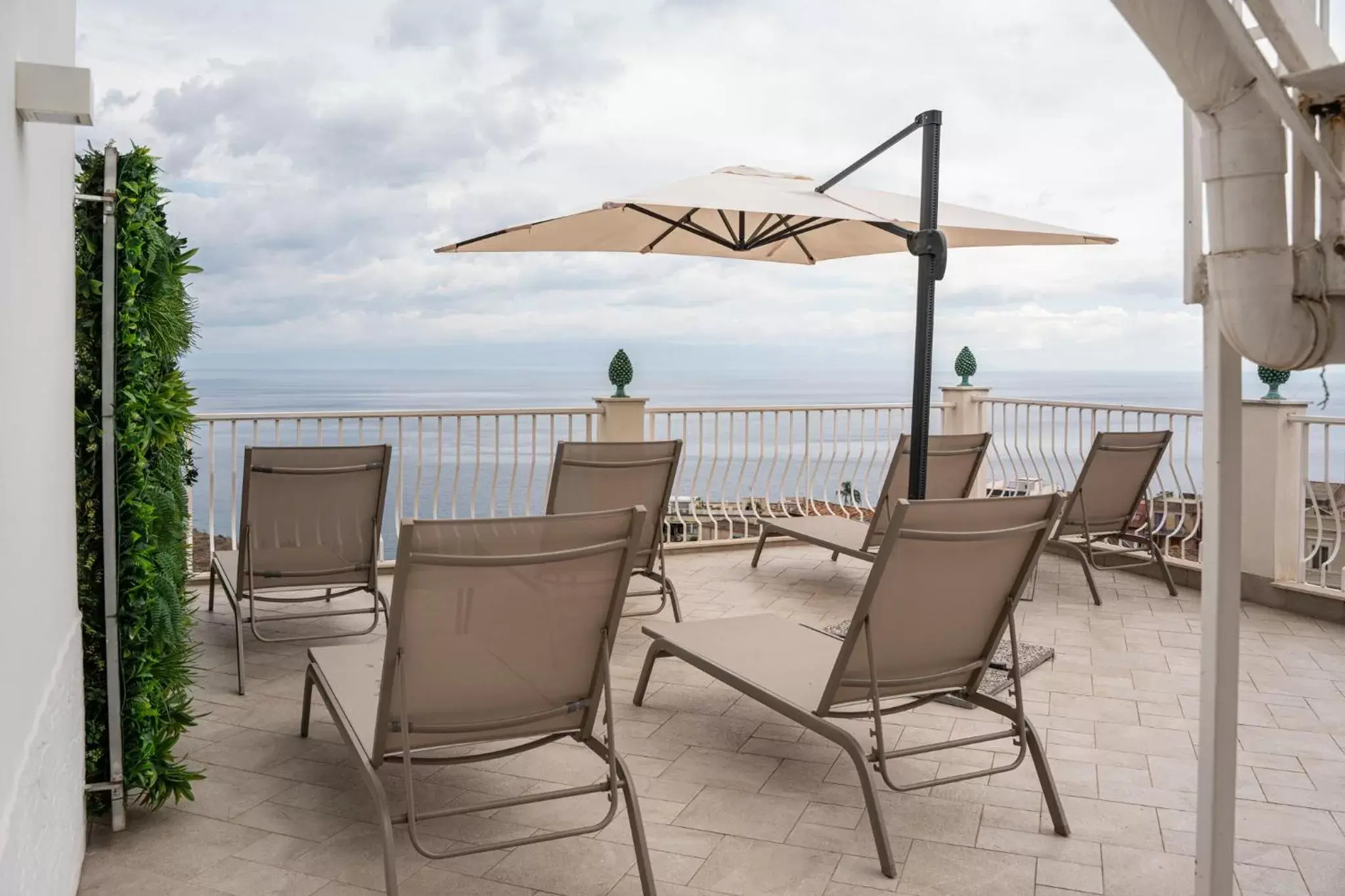 Solarium, Balcony/Terrace in Splendid Hotel Taormina