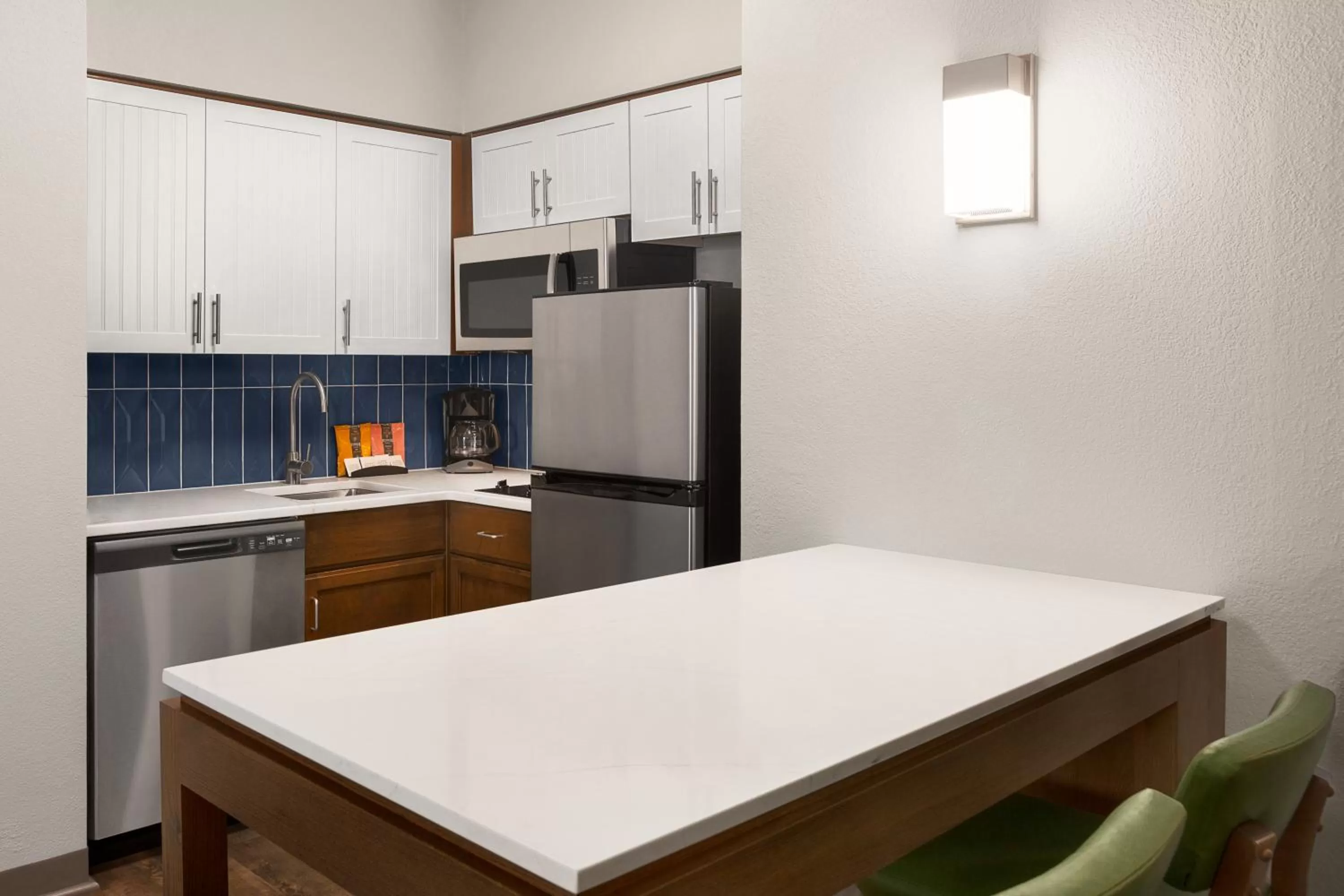 Dining area in Staybridge Suites Quantico-Stafford by IHG