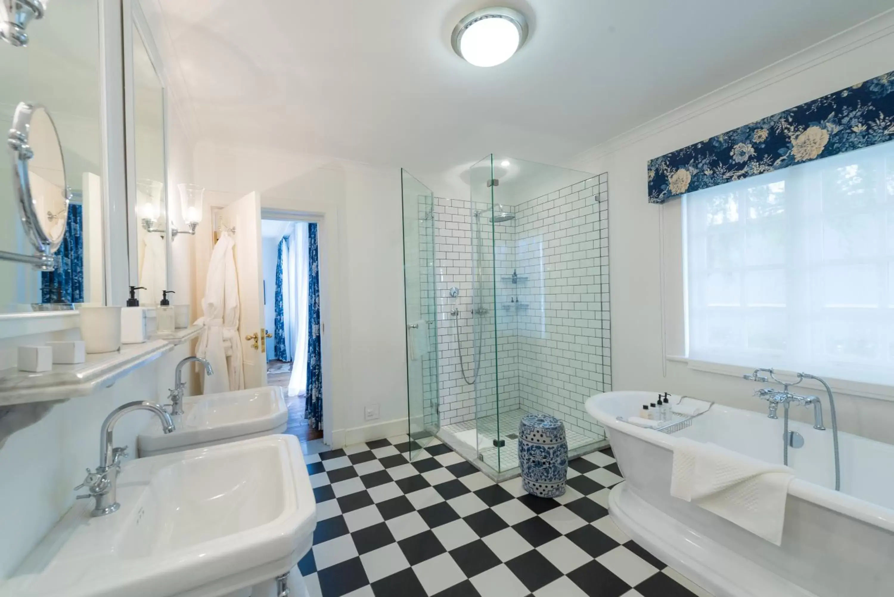Shower, Bathroom in Drostdy Hotel