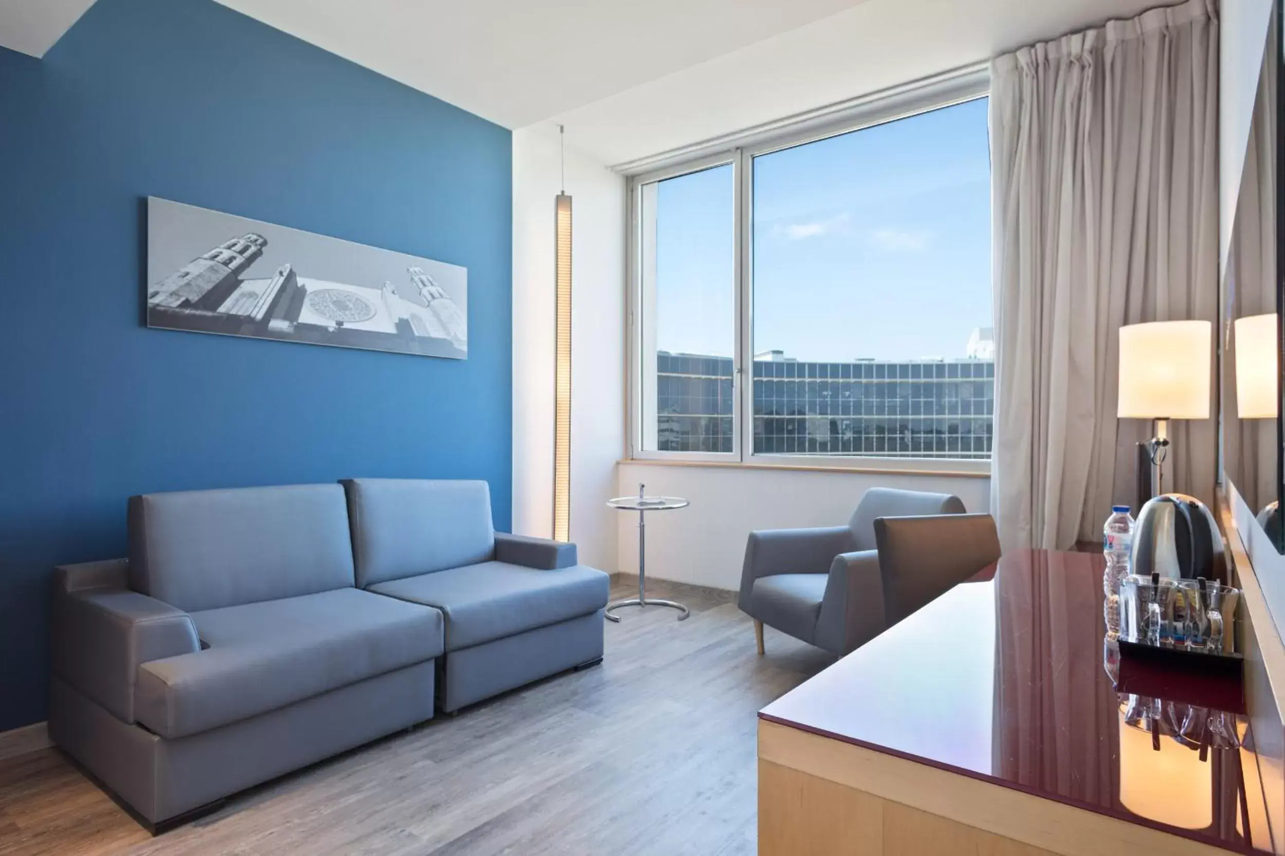 TV and multimedia, Seating Area in Hotel Barcelona Aeropuerto, affiliated by Meliá