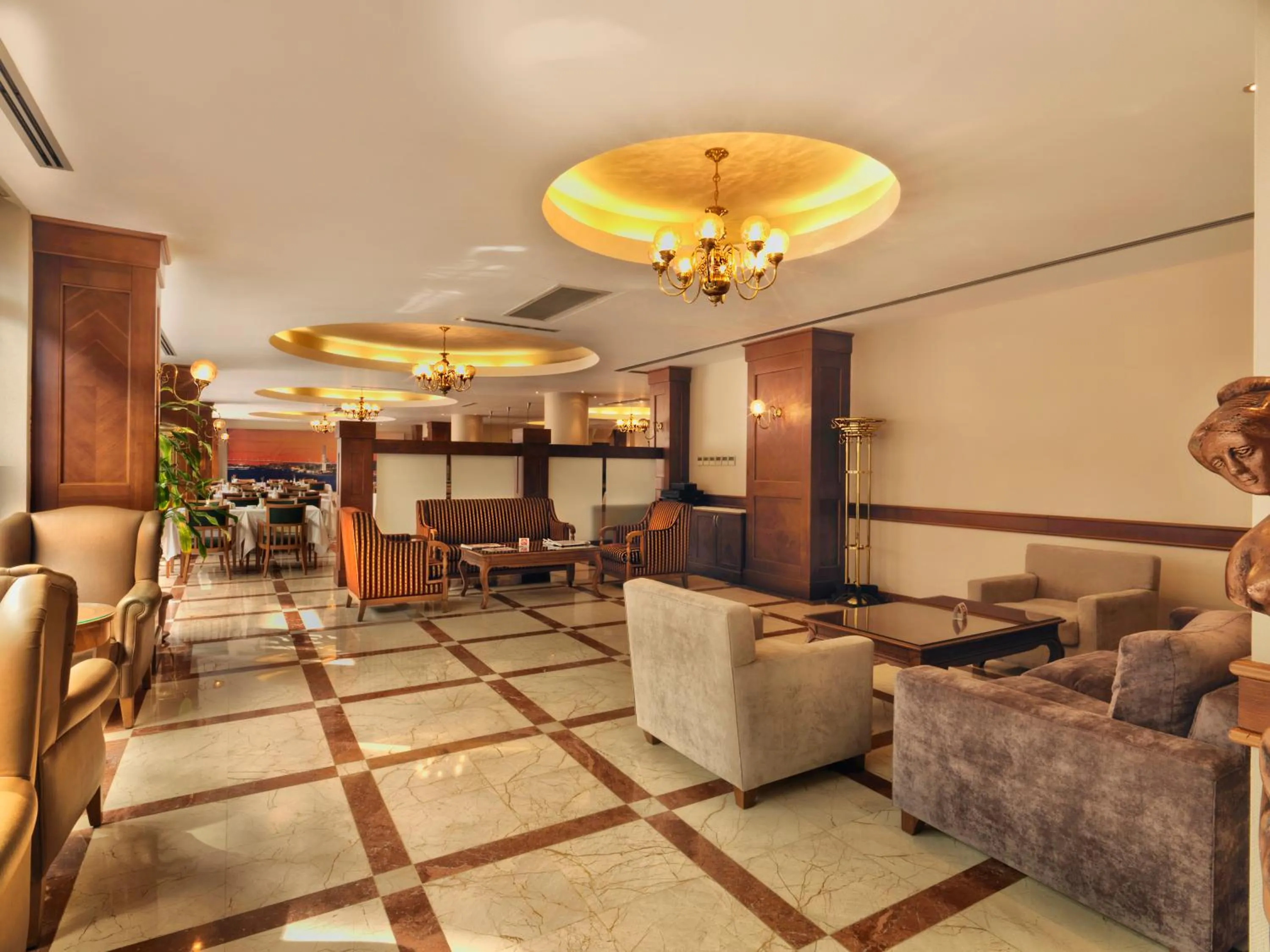 Lounge or bar in Taksim Metropark Hotel