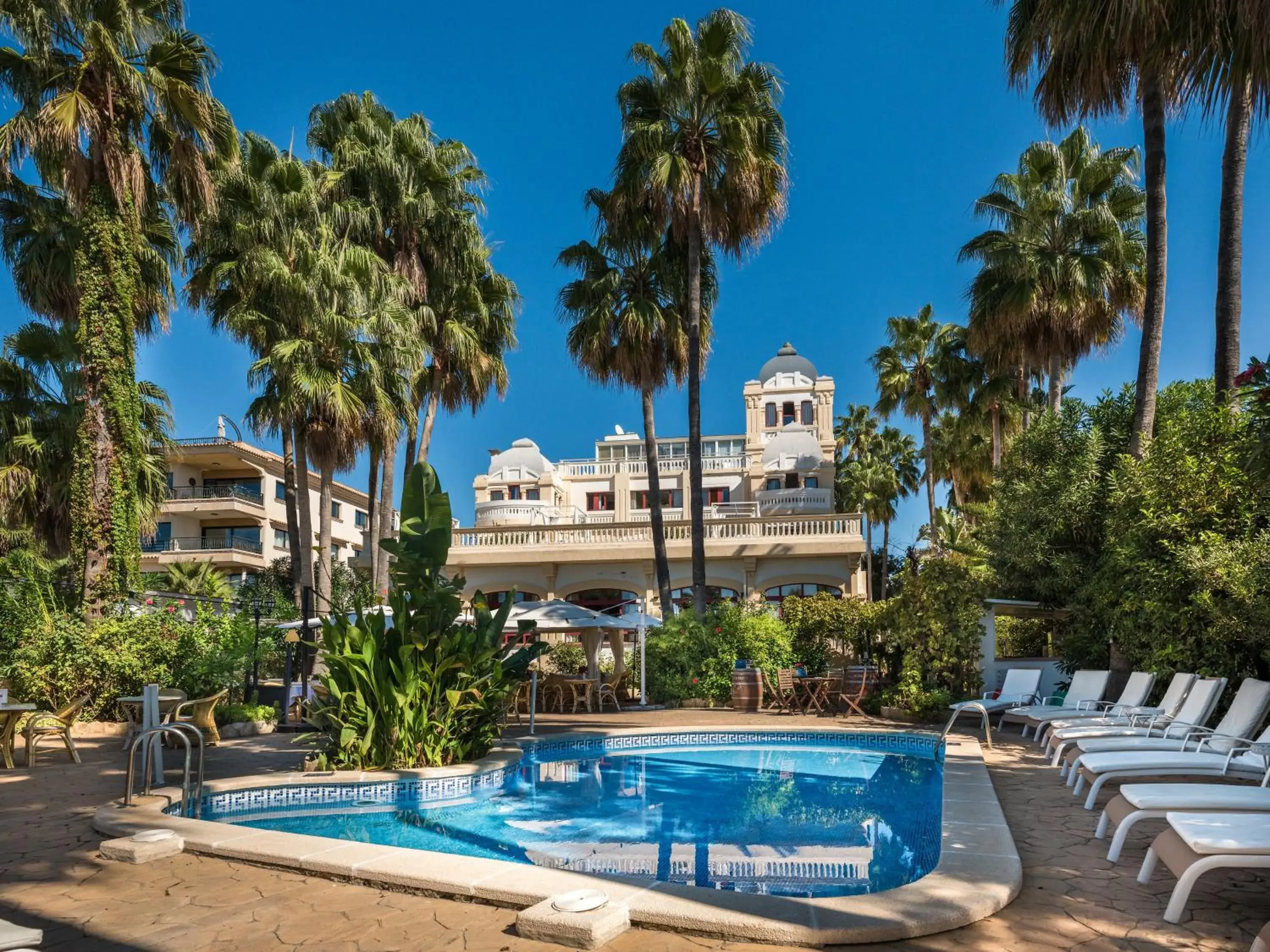 Swimming pool, Property Building in Hotel Ciutat Jardi