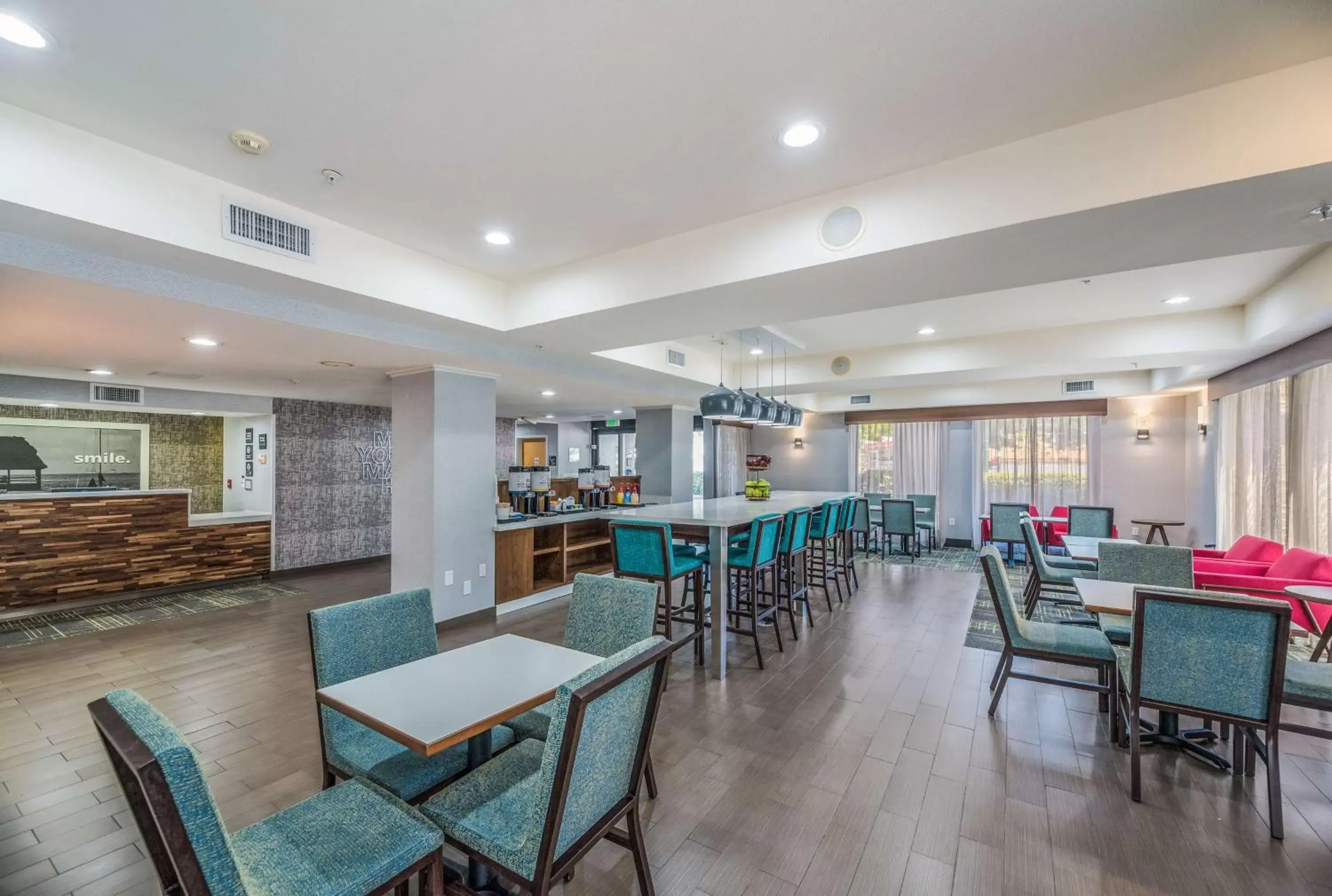 Lobby or reception, Restaurant/Places to Eat in Hampton Inn Oakland-Hayward