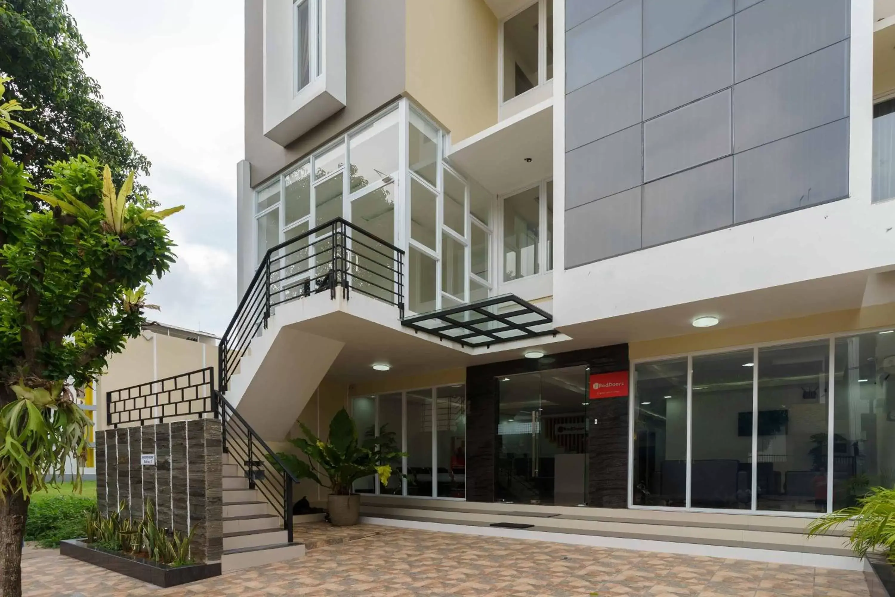 Facade/entrance in RedDoorz Plus near Eka Hospital BSD 5 Facade/entrance in RedDoorz Plus near Eka Hospital BSD 5