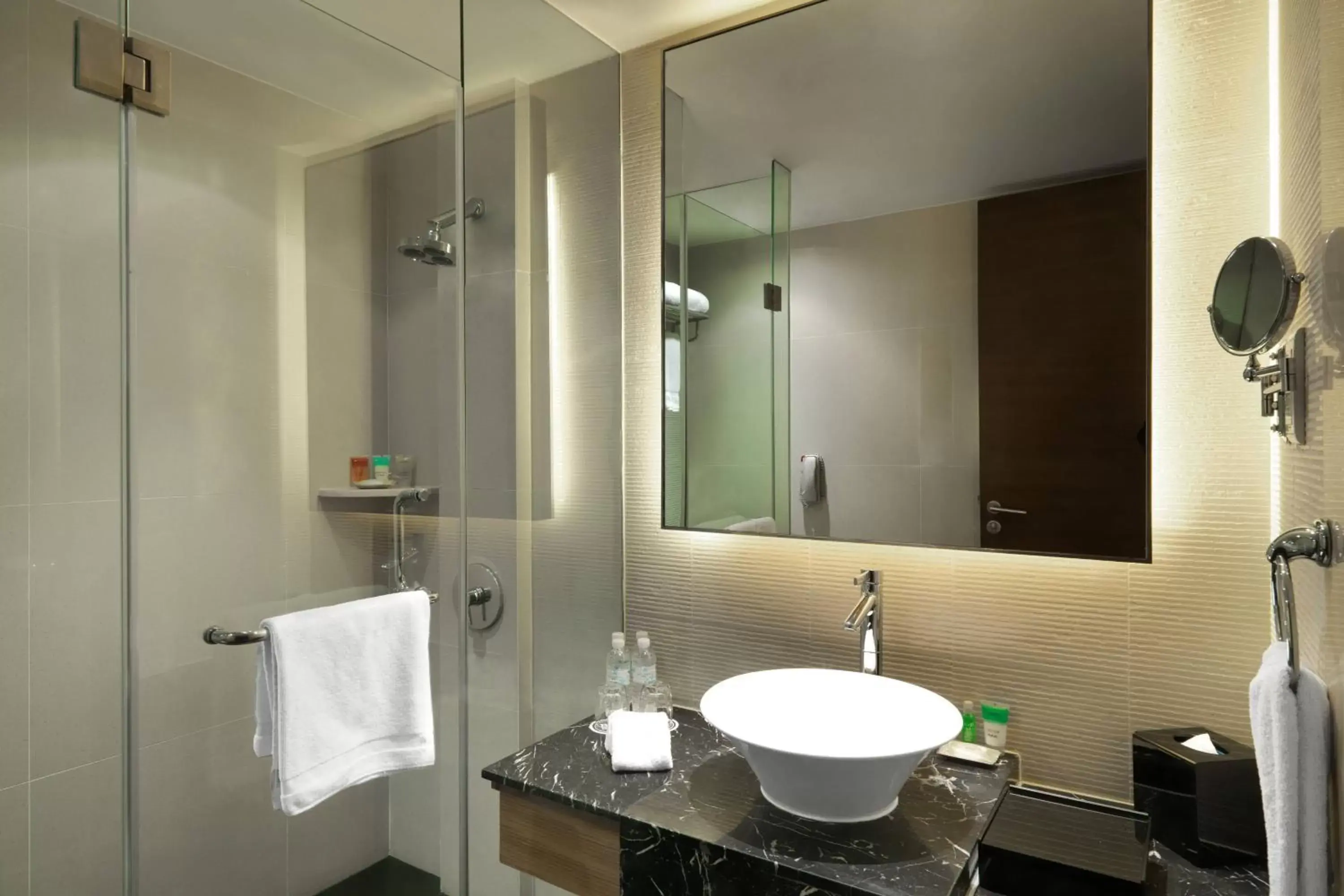Bathroom in Four Points by Sheraton Shanghai, Daning