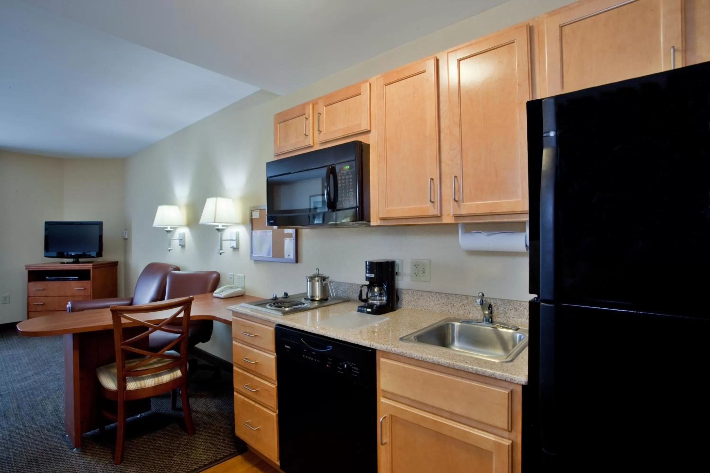 Queen Suite with Roll in Shower- Disability Access/Non-Smoking in Candlewood Suites Norfolk Airport by IHG