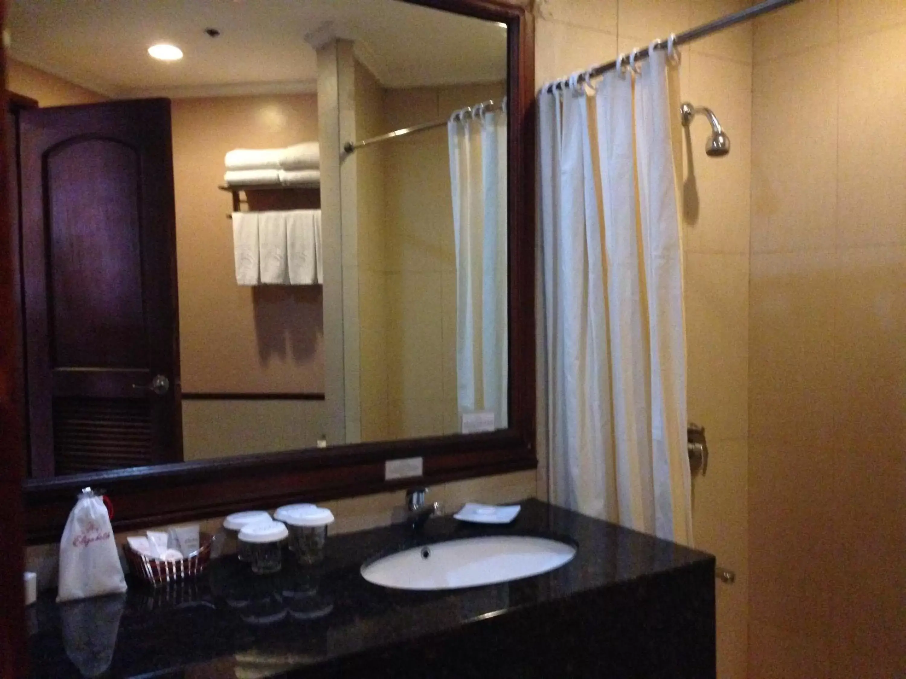 Bathroom in Hotel Elizabeth - Baguio