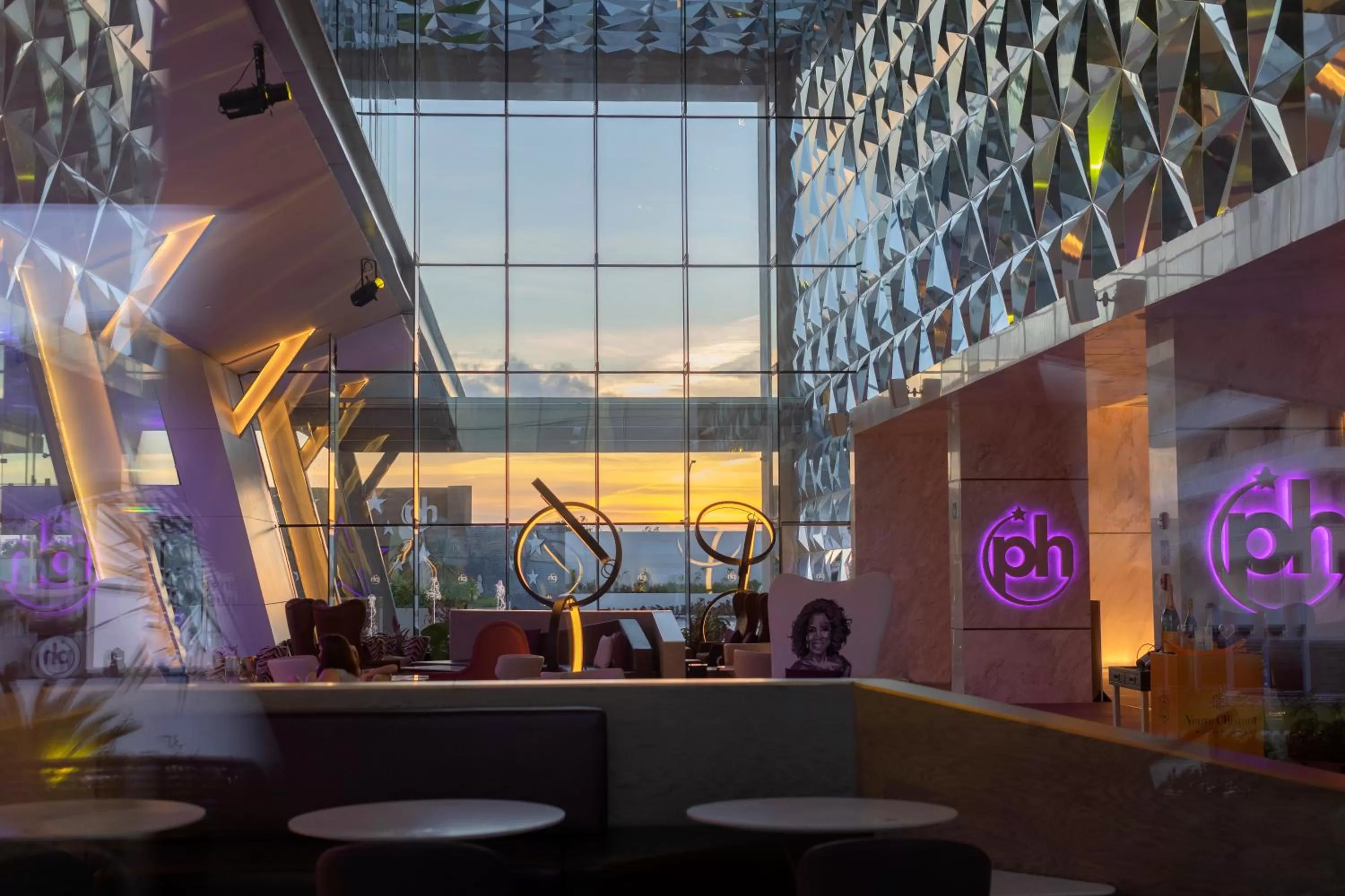 Lobby or reception in Planet Hollywood Cancun by Royalton, An Autograph Collection All-Inclusive Resort