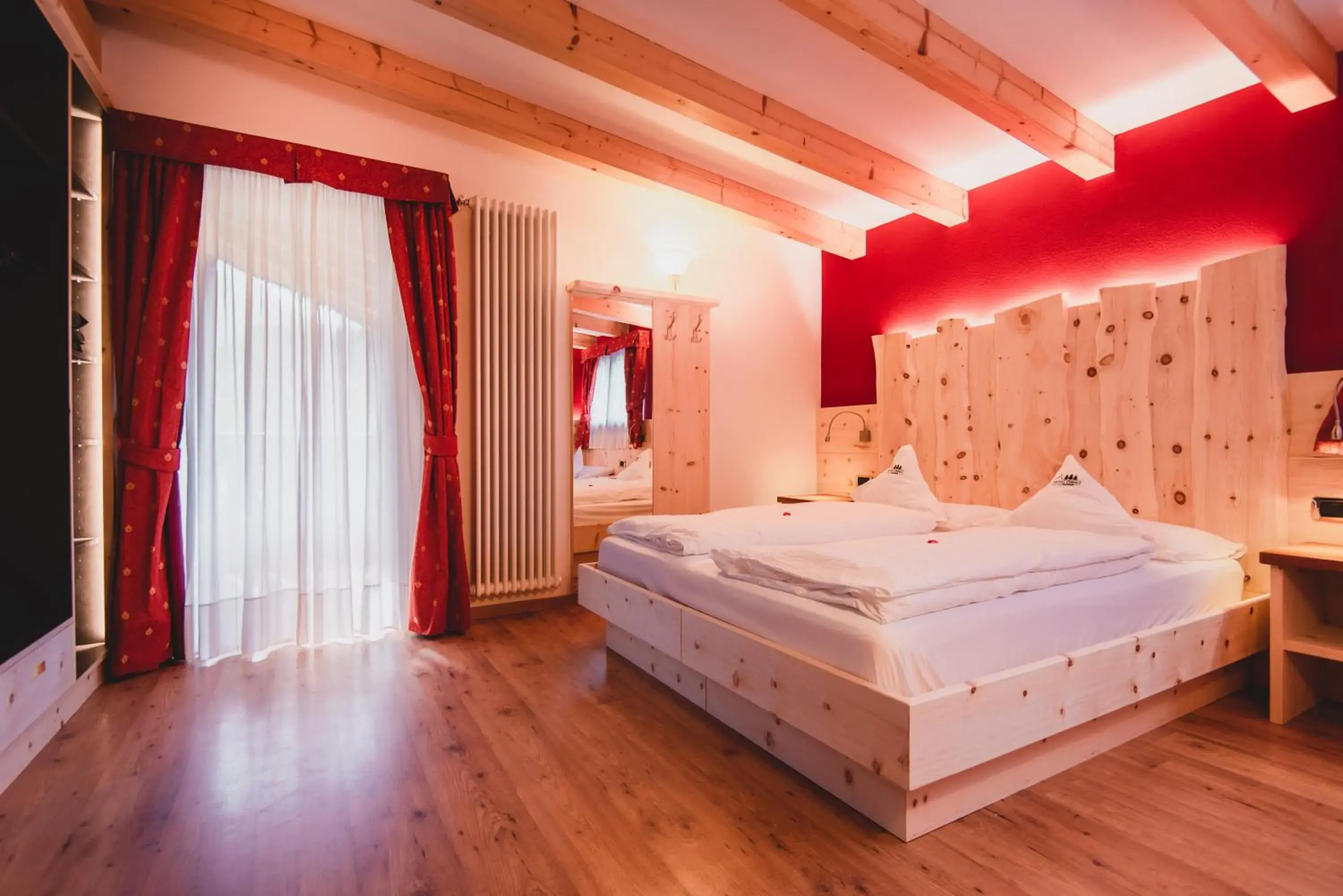 Bedroom, Bed in Hotel Zirmes