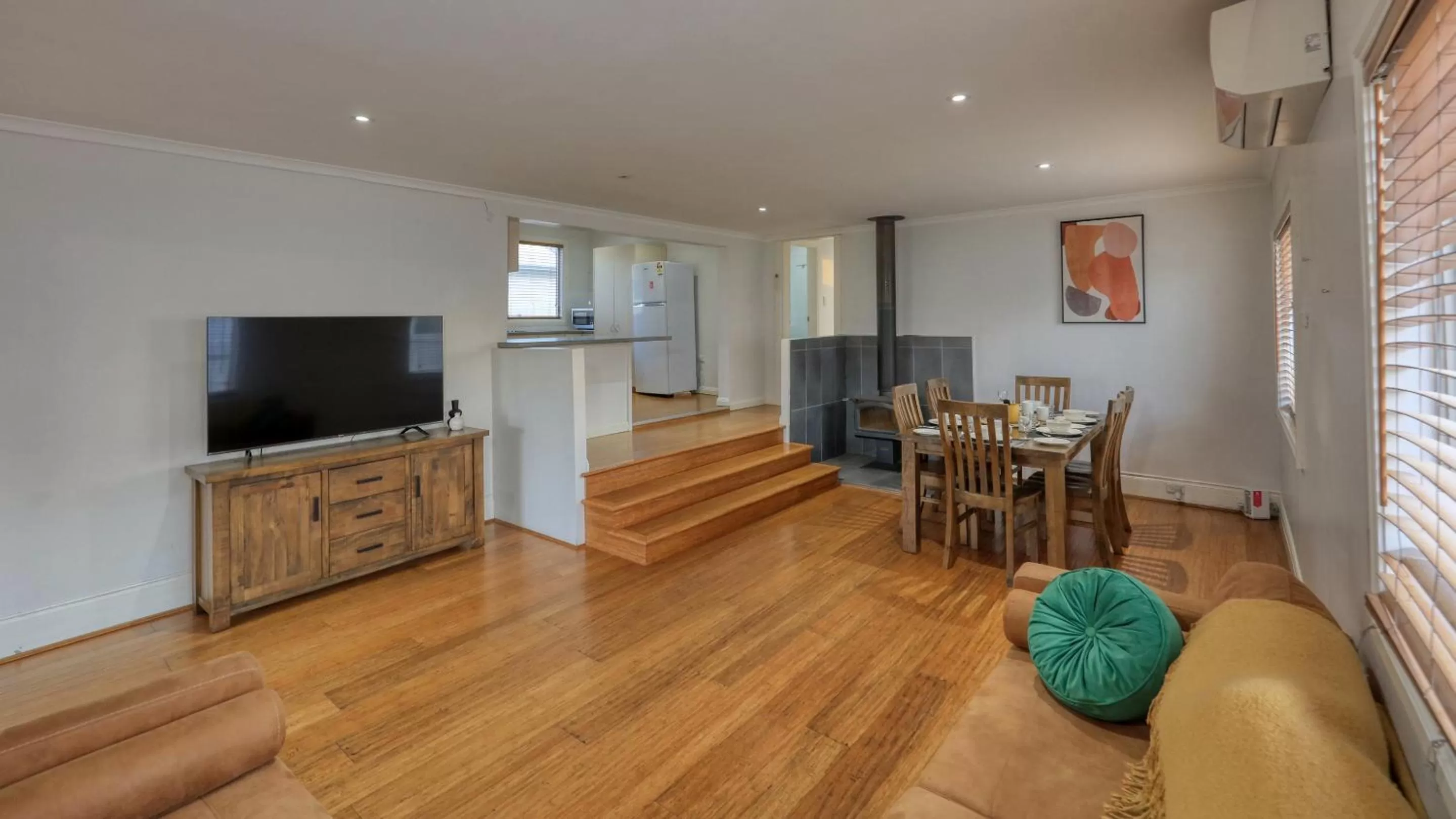 TV and multimedia in Castlereagh Lodge Motel