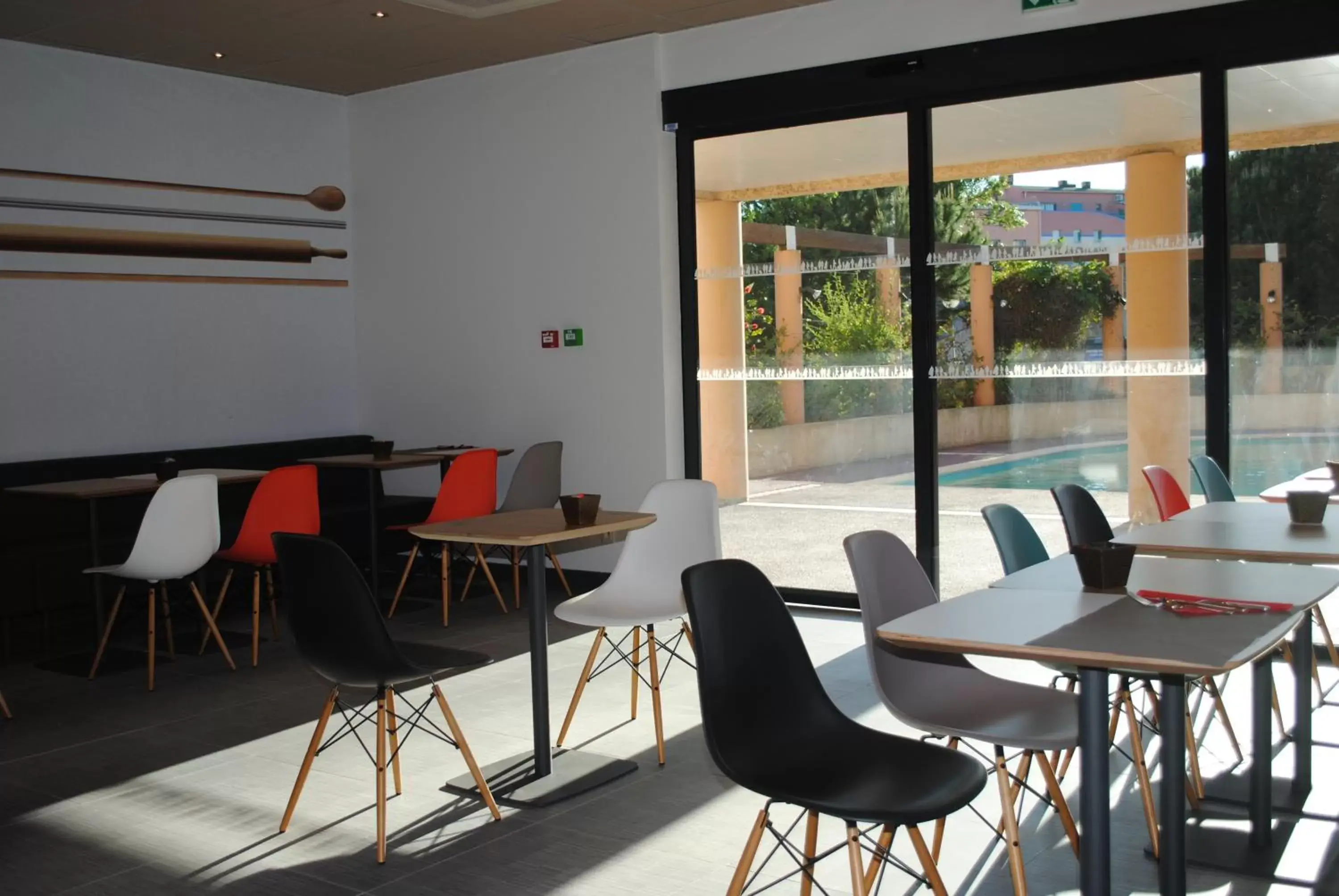 Restaurant/places to eat in ibis Hyeres Centre