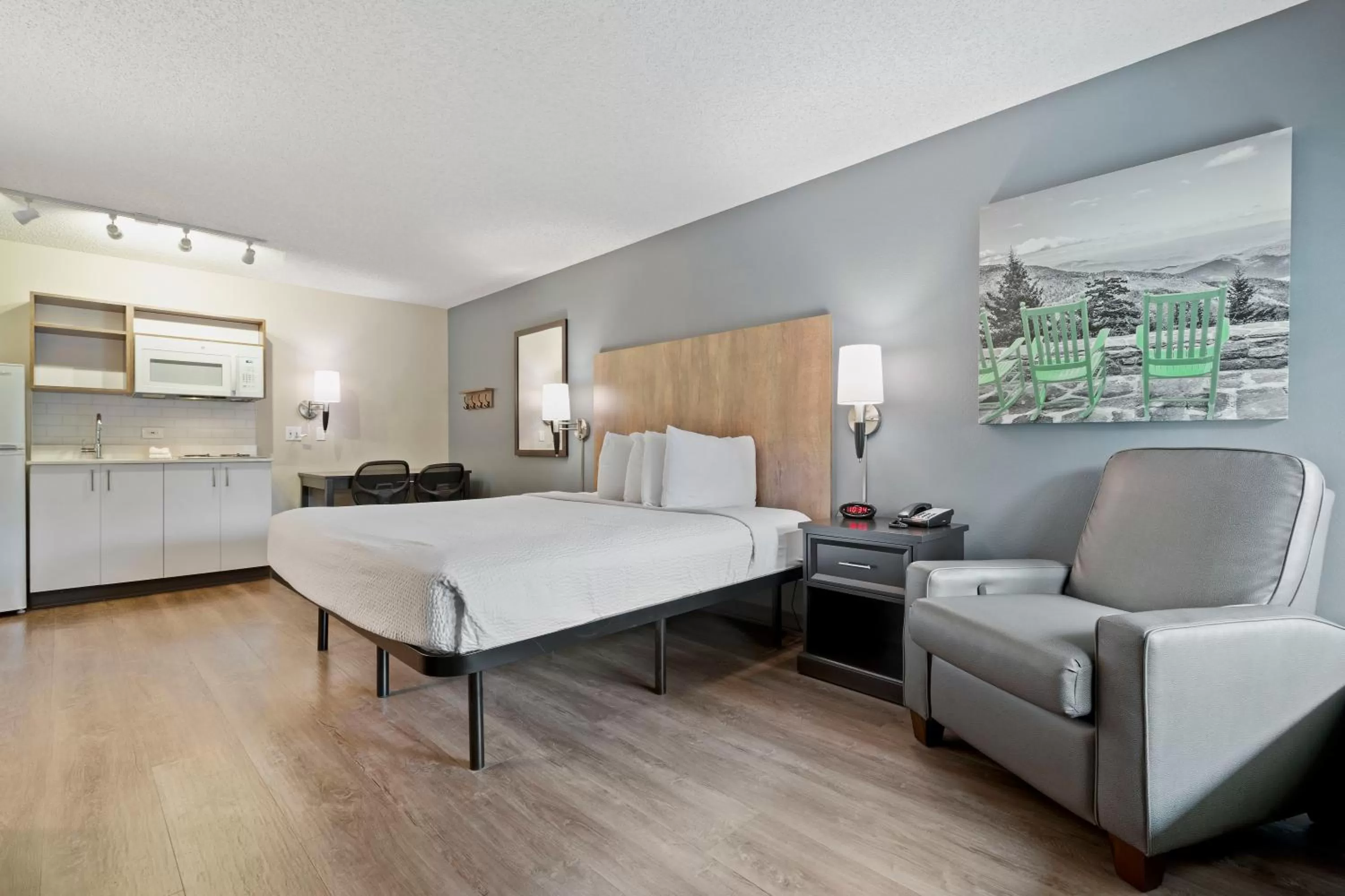 Bed in Extended Stay America Suites - Seattle - Redmond